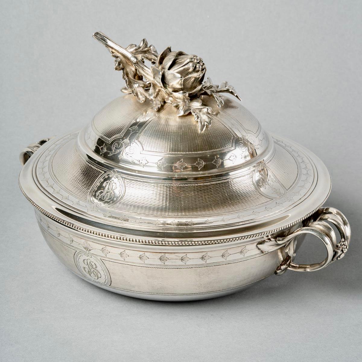 Christofle, Pair of Tureens Guilloche Sterling Silver Artichoke Handle In Good Condition In Boulogne Billancourt, FR