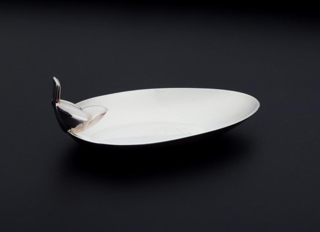 Christofle, Paris, France.
Small modernist bowl with a bird on top. 
Plated silver.
Mid-20th Century.
Marked.
Perfect condition.
Dimensions: L 12.5 x D 6.8 x H 2.0 cm.