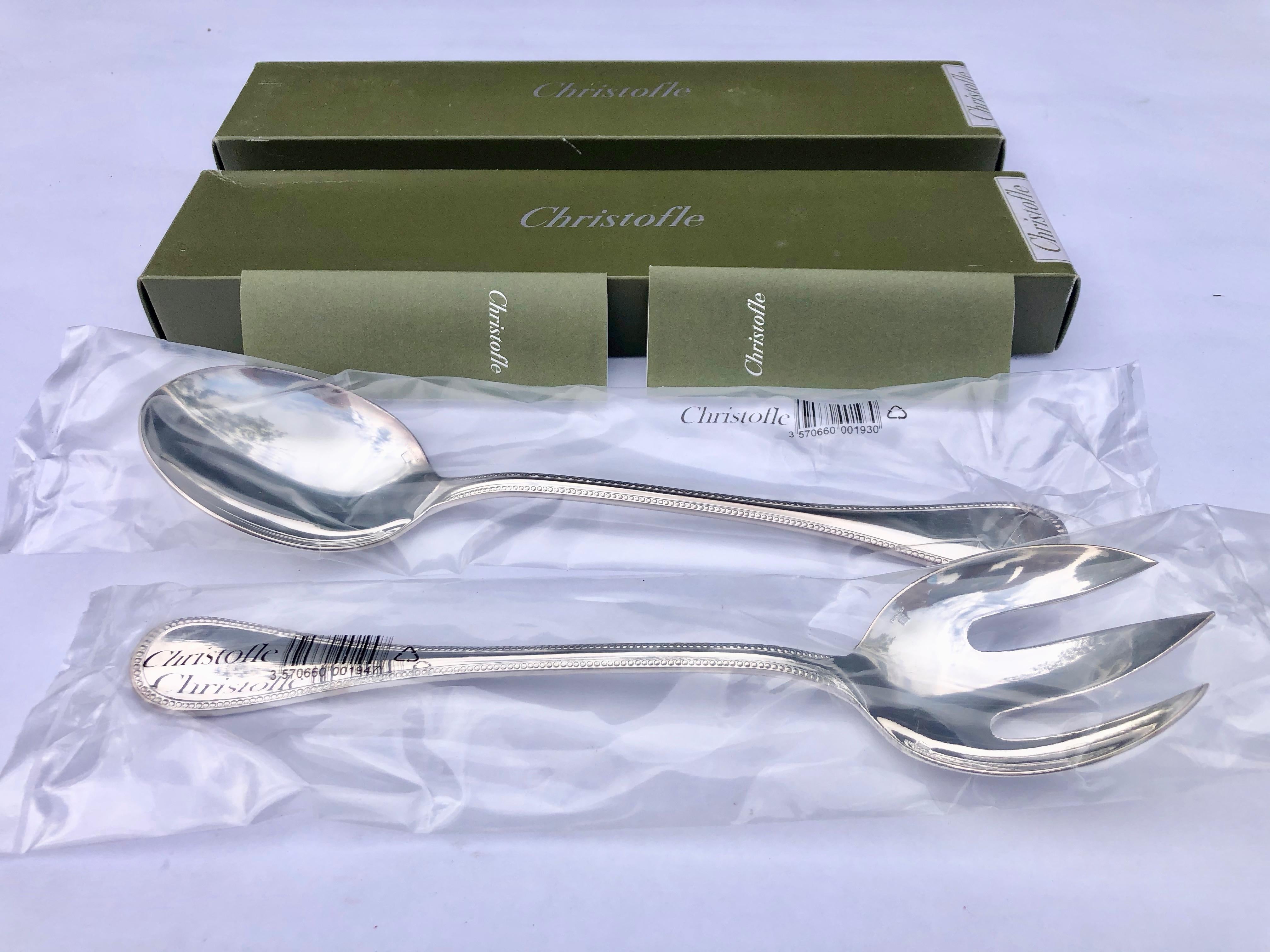 This French Christofle silver plated set is the Perles design and consists of one salad serving spoon and one serving fork. Both serving utensils are new and in their original boxes. The design is Perles.
Measures: Length 25cm each.

There are 2