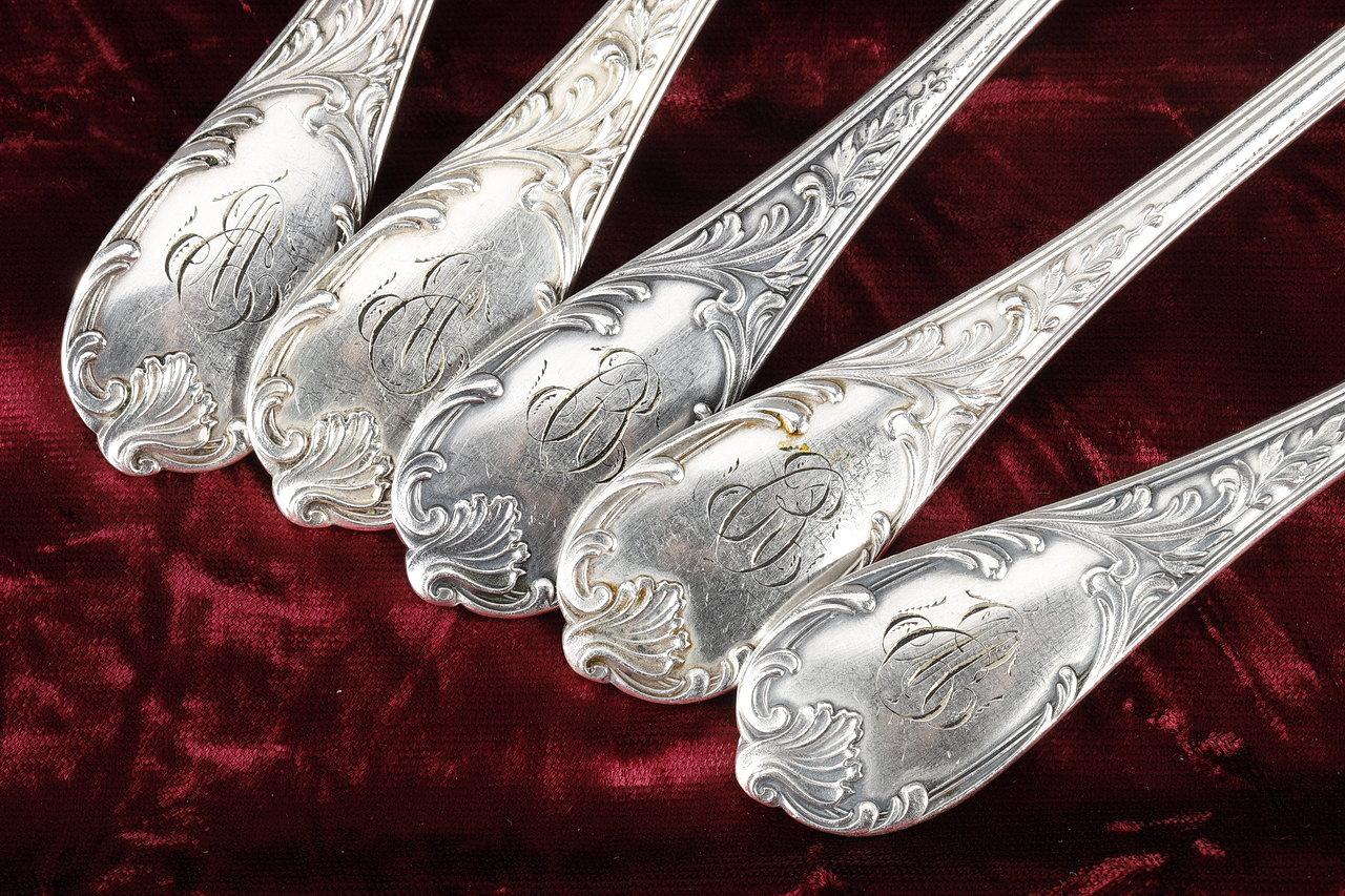Christofle, ensemble de 51 couverts en métal argenté de style Louis XV en vente 4