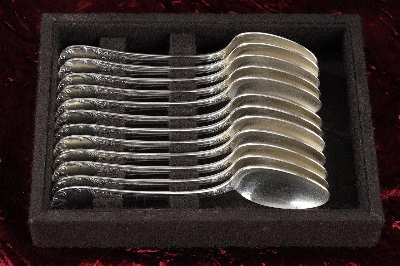 Christofle, Set of 51 Louis XV Style Silver Plated Flatware For Sale 8