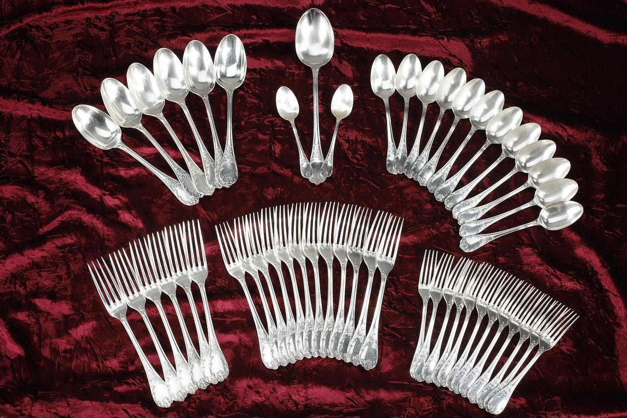 Christofle, Set of 51 Louis XV Style Silver Plated Flatware For Sale 9