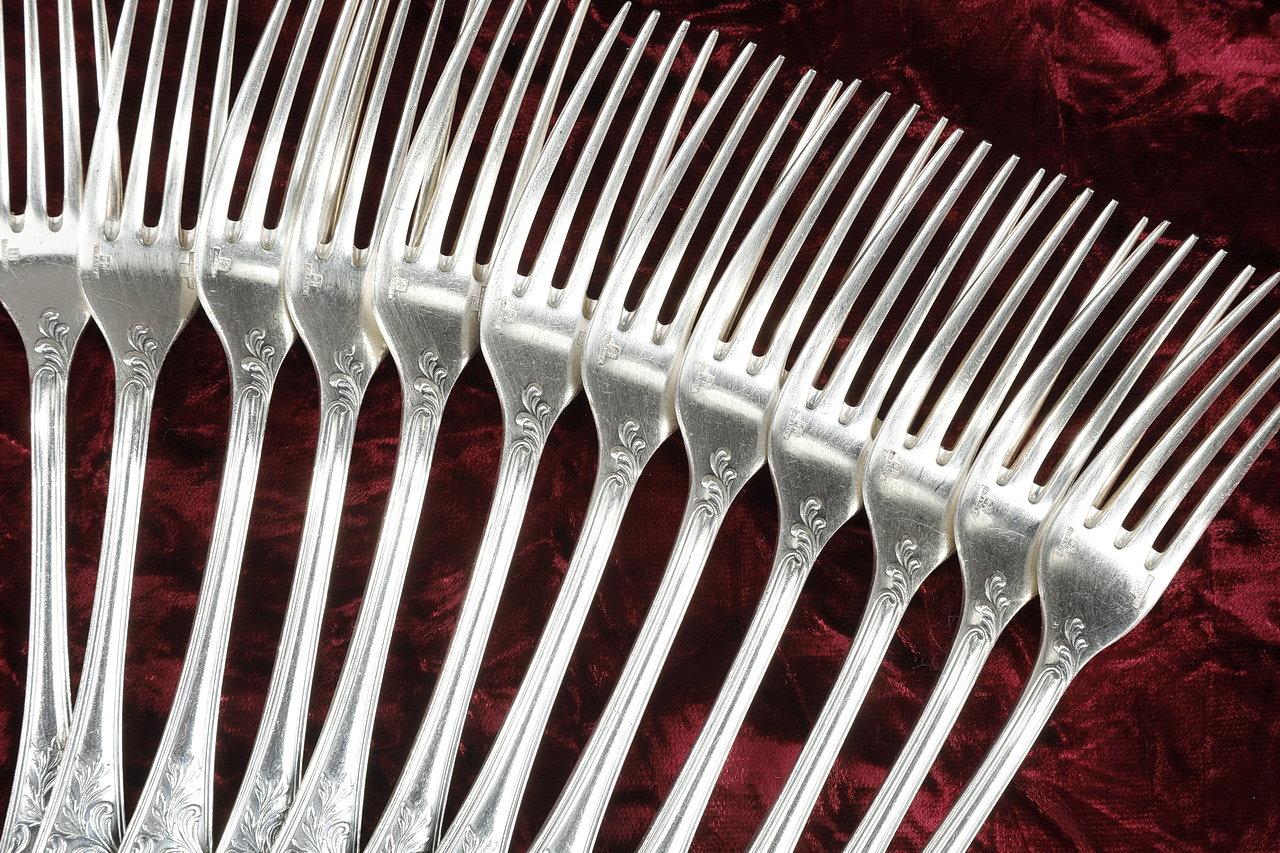 Christofle, Set of 51 Louis XV Style Silver Plated Flatware For Sale 11