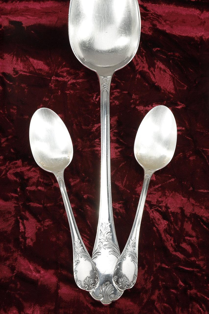 Christofle, Set of 51 Louis XV Style Silver Plated Flatware For Sale 13