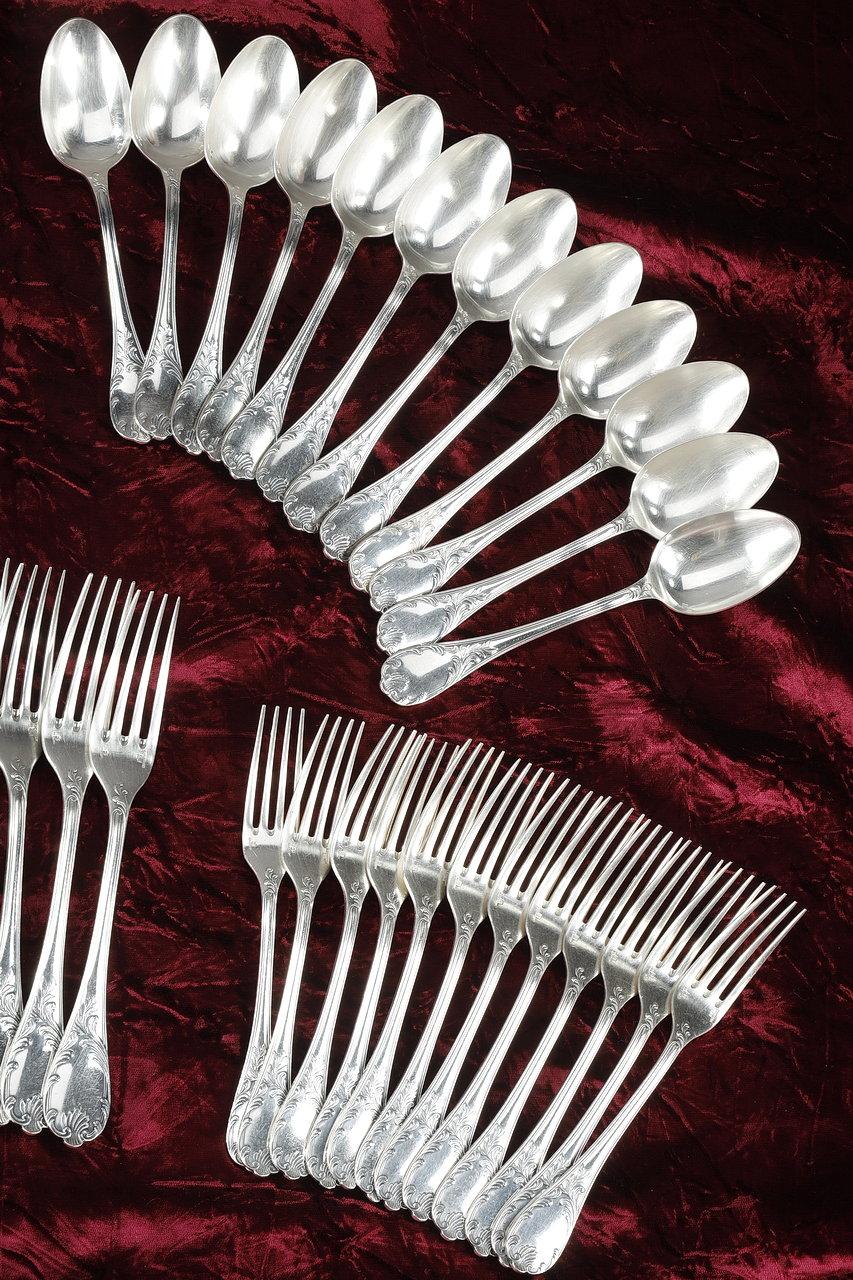 19th Century Christofle, Set of 51 Louis XV Style Silver Plated Flatware For Sale