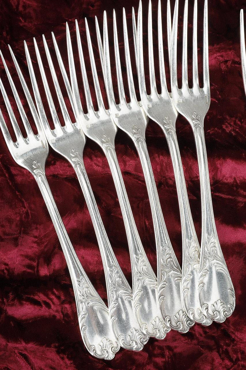 Christofle, Set of 51 Louis XV Style Silver Plated Flatware For Sale 2