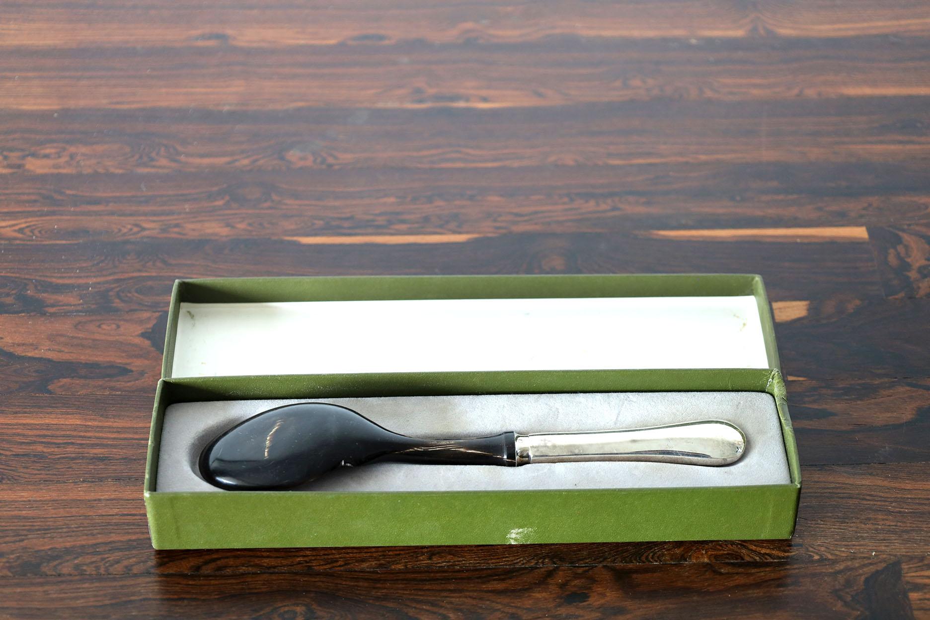 Christofle Set of Caviar Spoon and Spreader In Good Condition For Sale In Mérida, YU