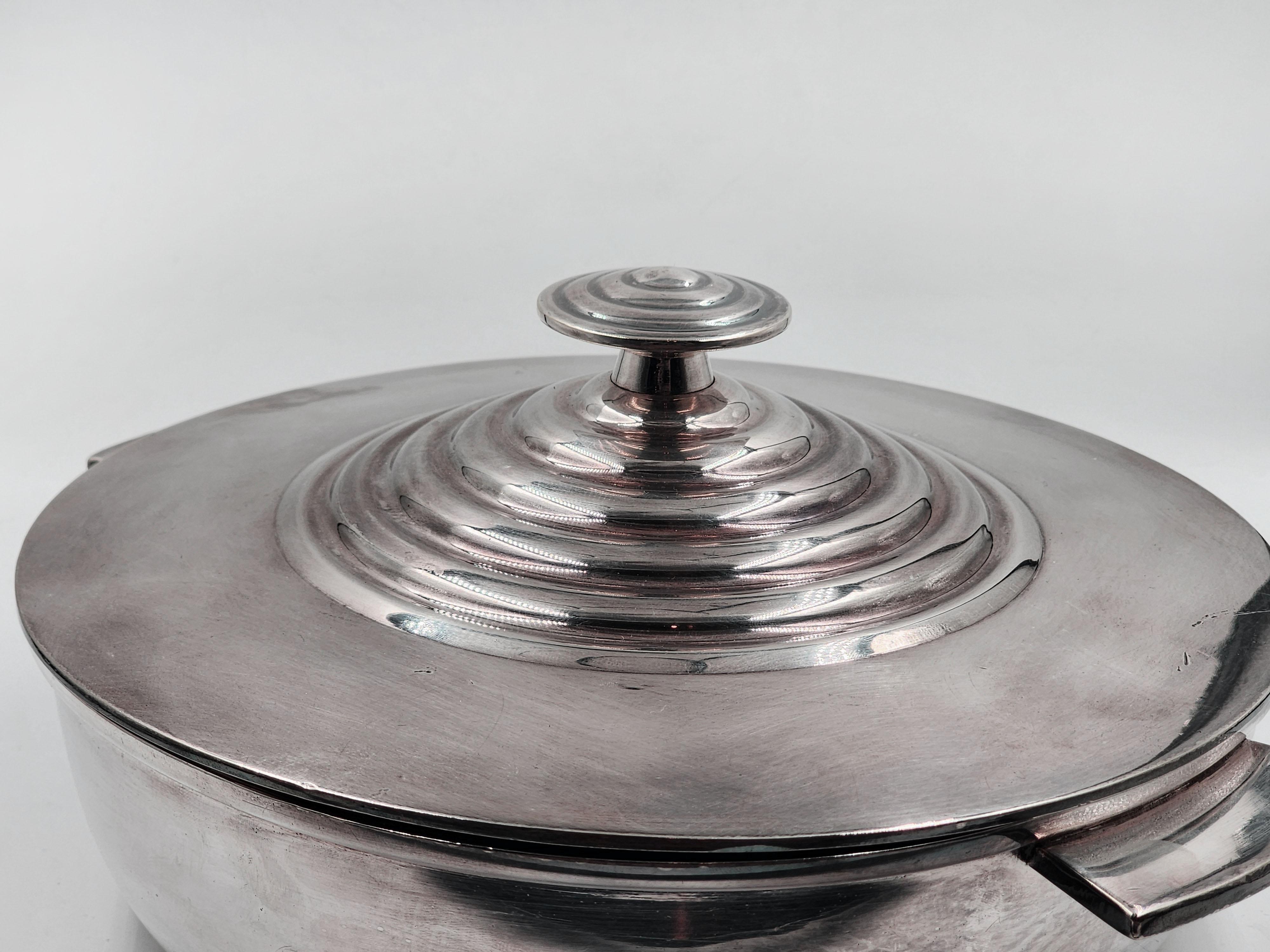 Francese Ciotola per stufato Christofle Silver Metal Art Deco in vendita