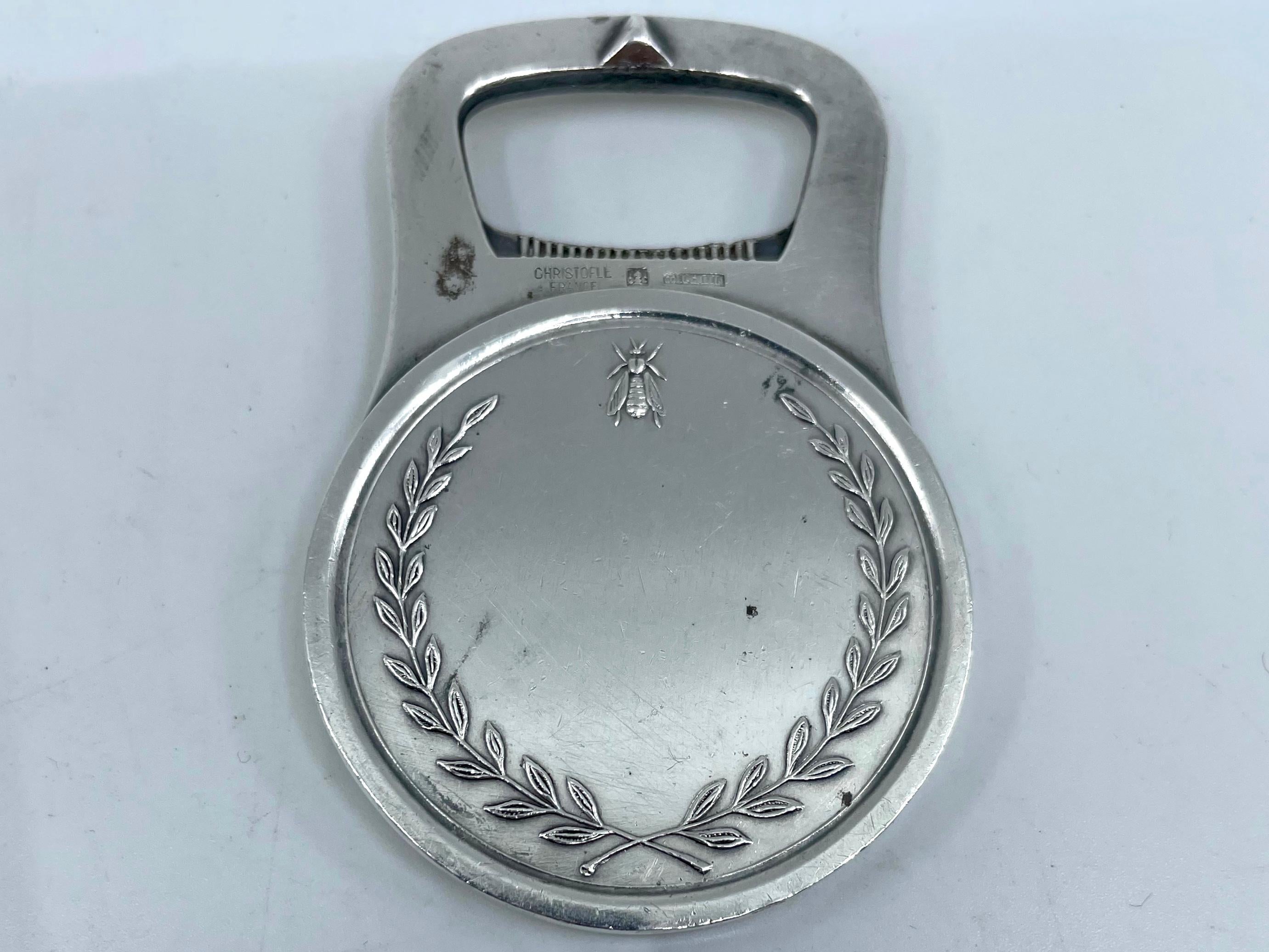 Christofle silberner Napoleonischer Flaschenöffner. Flaschenöffner aus Sterlingsilber in runder, spitzer Form mit erhabener Büste von Napoleon im Profil (Napoleon Empereur) mit Lorbeerblättern und Biene auf der Rückseite, gestempelt