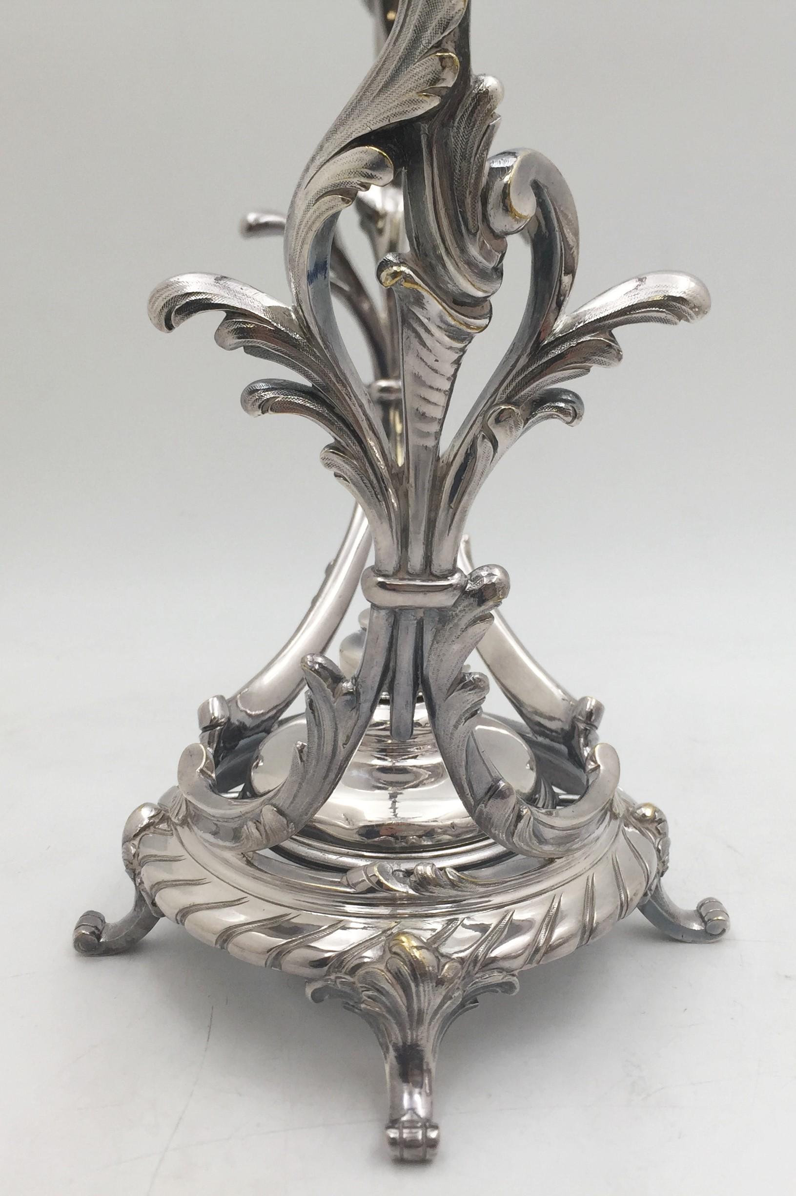 Tetera de plata Christofle con soporte de estilo rococó Francés