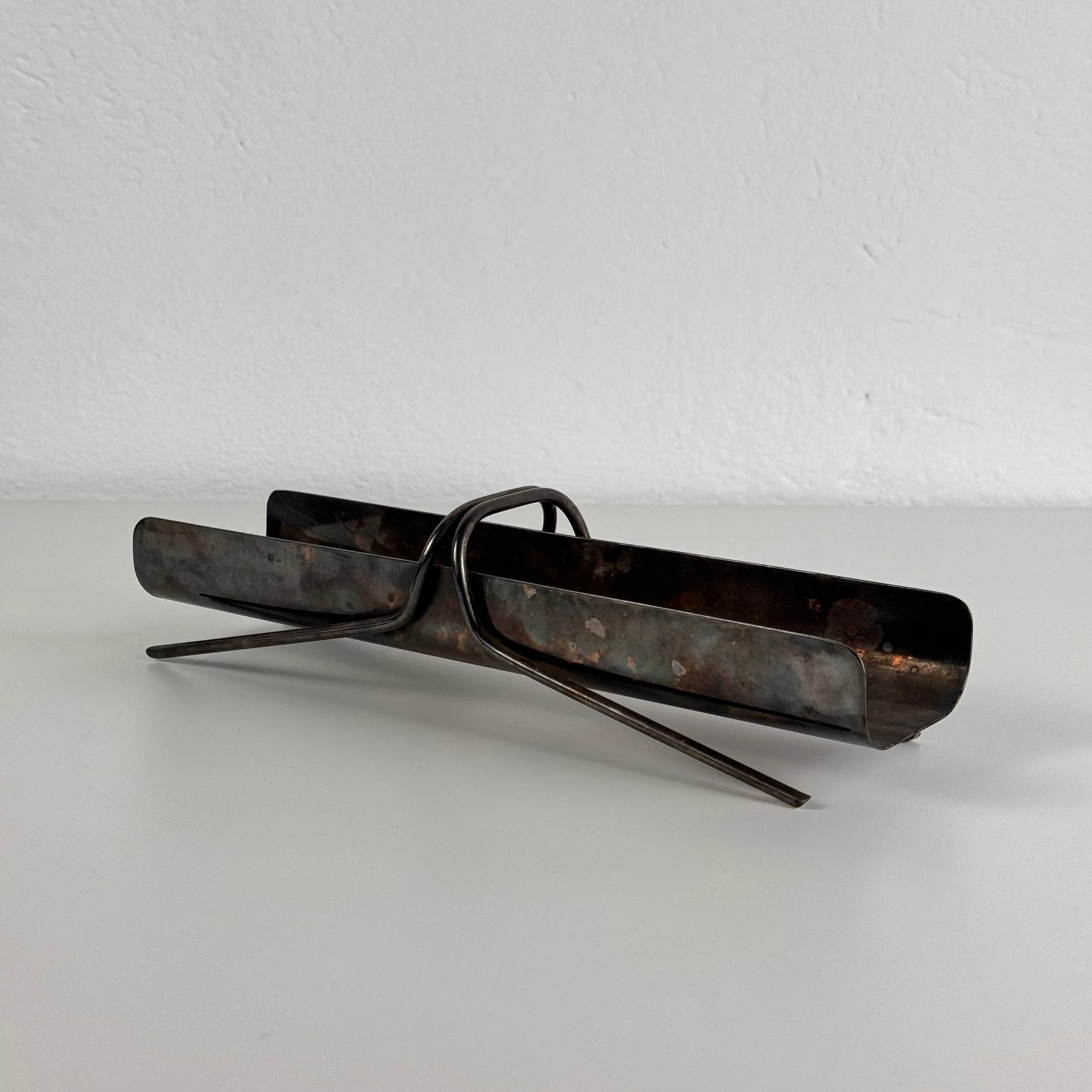 This exquisite silver-plated breadstick holder, attributed to the legendary designer Gio Ponti, embodies the elegance and refined style of mid-century Italian design. Crafted by Christofle, a prestigious French luxury brand renowned for its