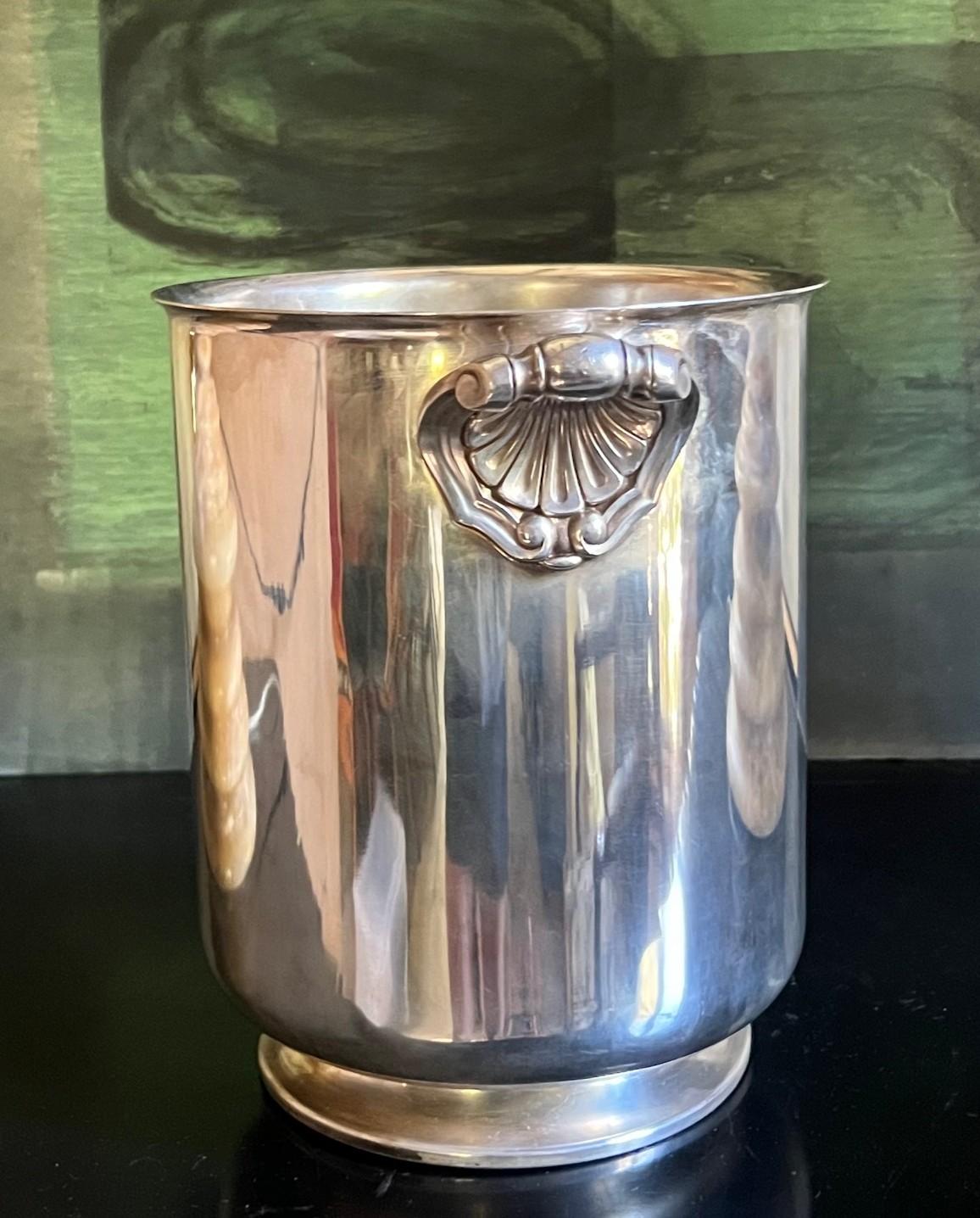 Heavy silverplated champagne bucket made in France in the 1950's. The 