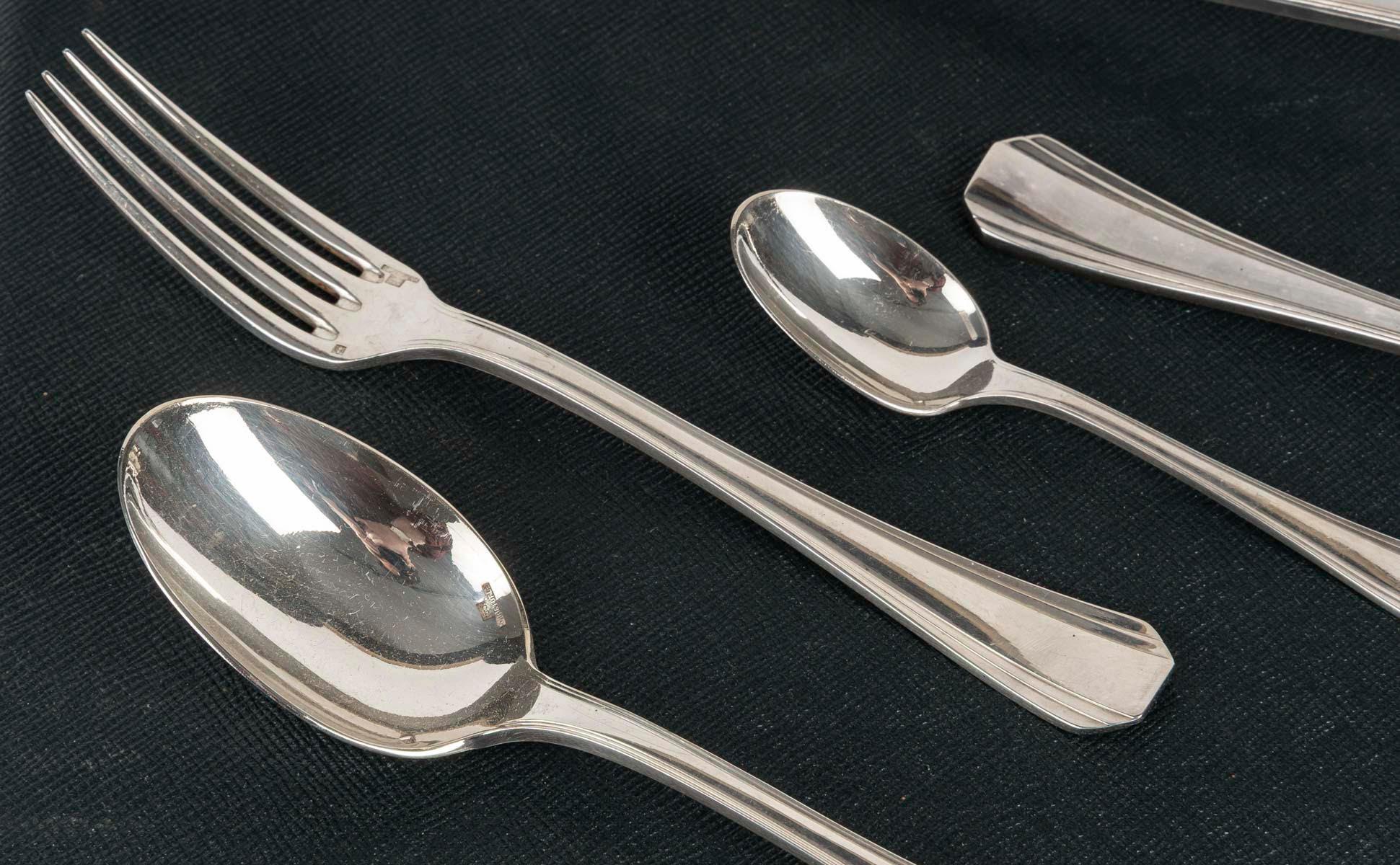 20th Century Christofle Silver Plated Menagère in its Box. For Sale
