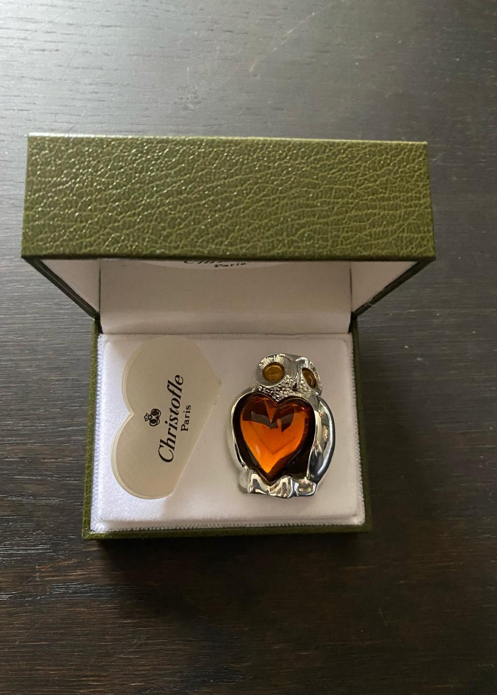 Beautiful small Christofle silver plate topaz heart owl figurine or paperweight. Marked: Christofle, maker's marks. Comes with box. Was never displayed, kept in the box. 
Measurements box: 9cm width x 7cm and 4cm high.