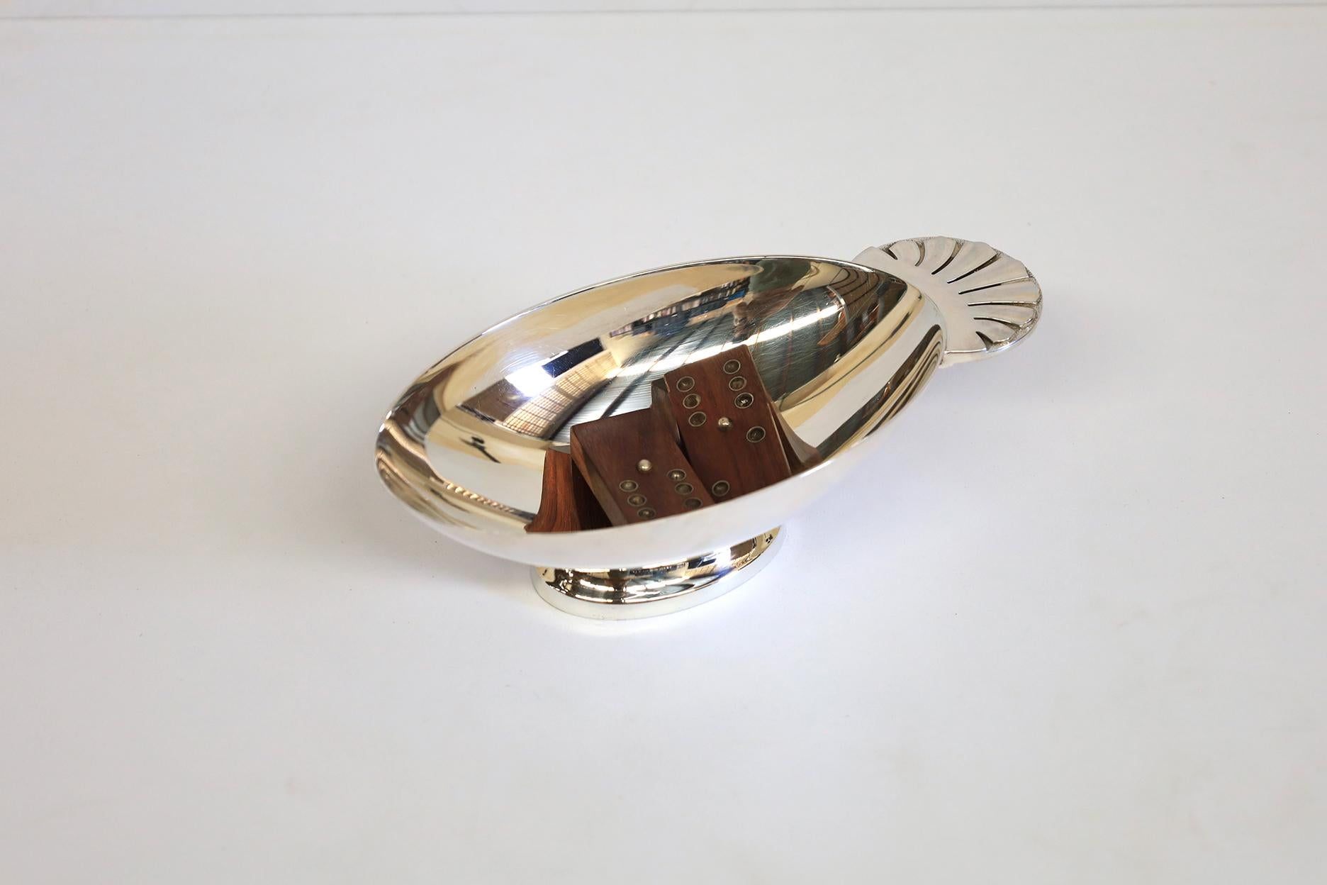 Très belle saucière de Christofle.
Excellent état
Estampillé, d'origine.