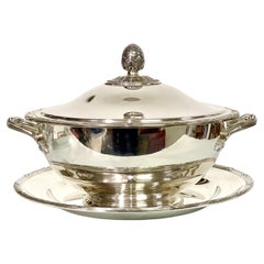 Sopera y bandeja chapadas en plata Christofle, circa 1900