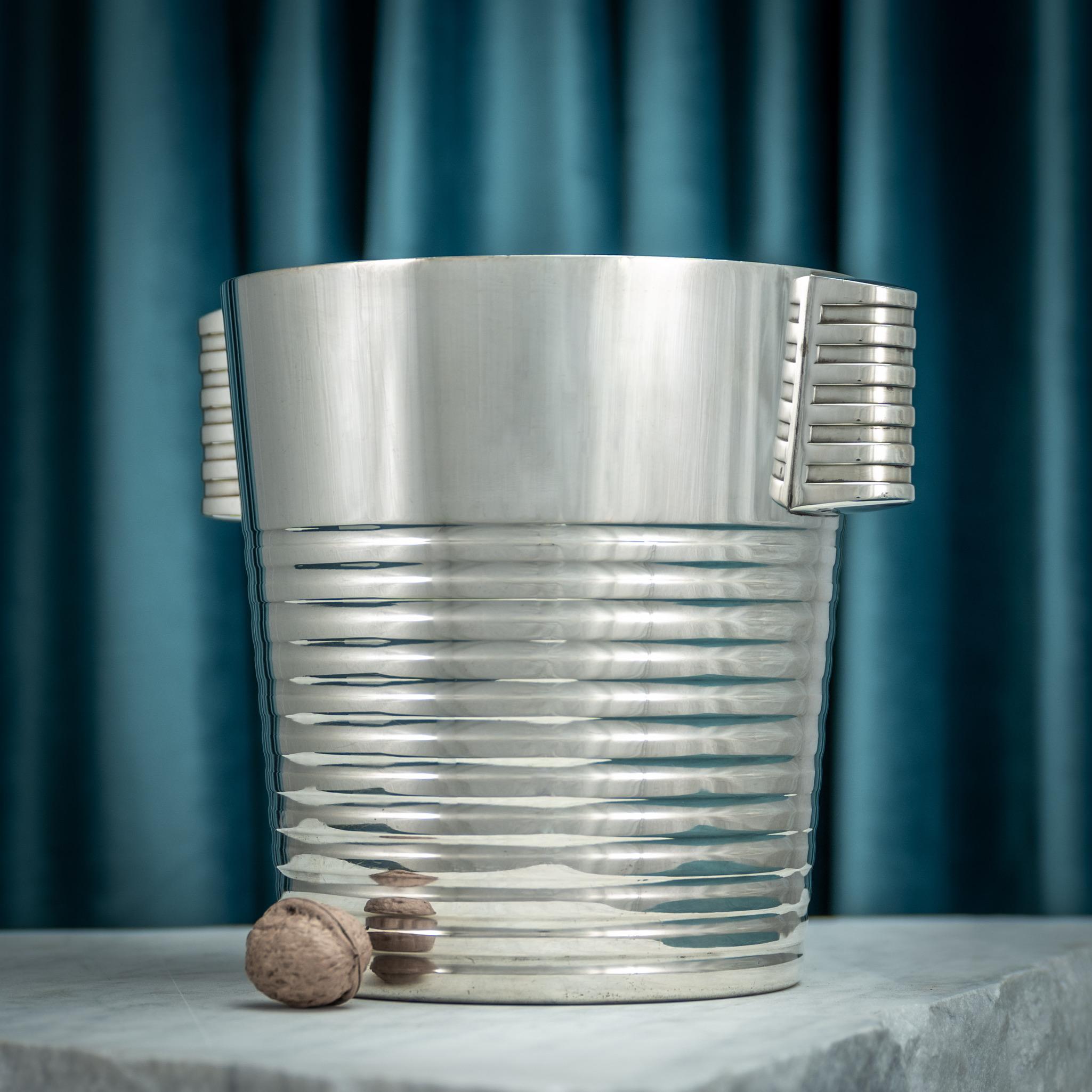 Christofle Silver Plated Wine Cooler/Champagne Ice Bucket, Circa 1945. In Good Condition For Sale In London, GB