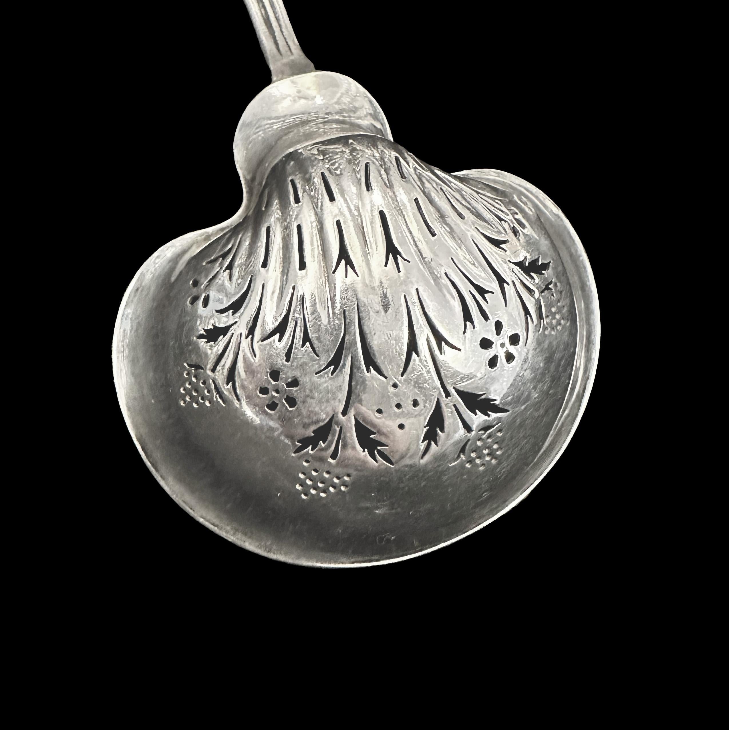 Late 19th Century CHRISTOFLE 1880 Marquise PAIVA Sterling strawberry service very rare 14 pieces For Sale