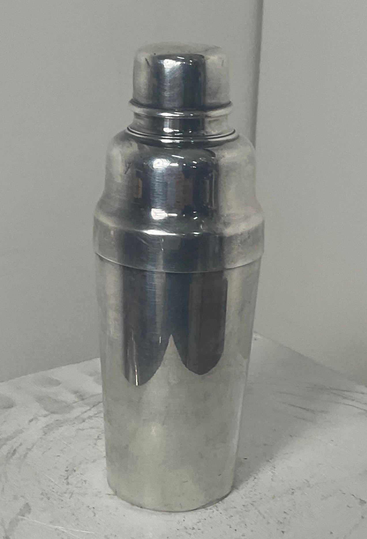 Christofle stepped Art Deco martini shaker, a rare model in restored condition. The comfortable size might require a strainer for certain kinds of cocktails. Modernist rocket shape with signature on the bottom, symmetrical stepped top pulls off and