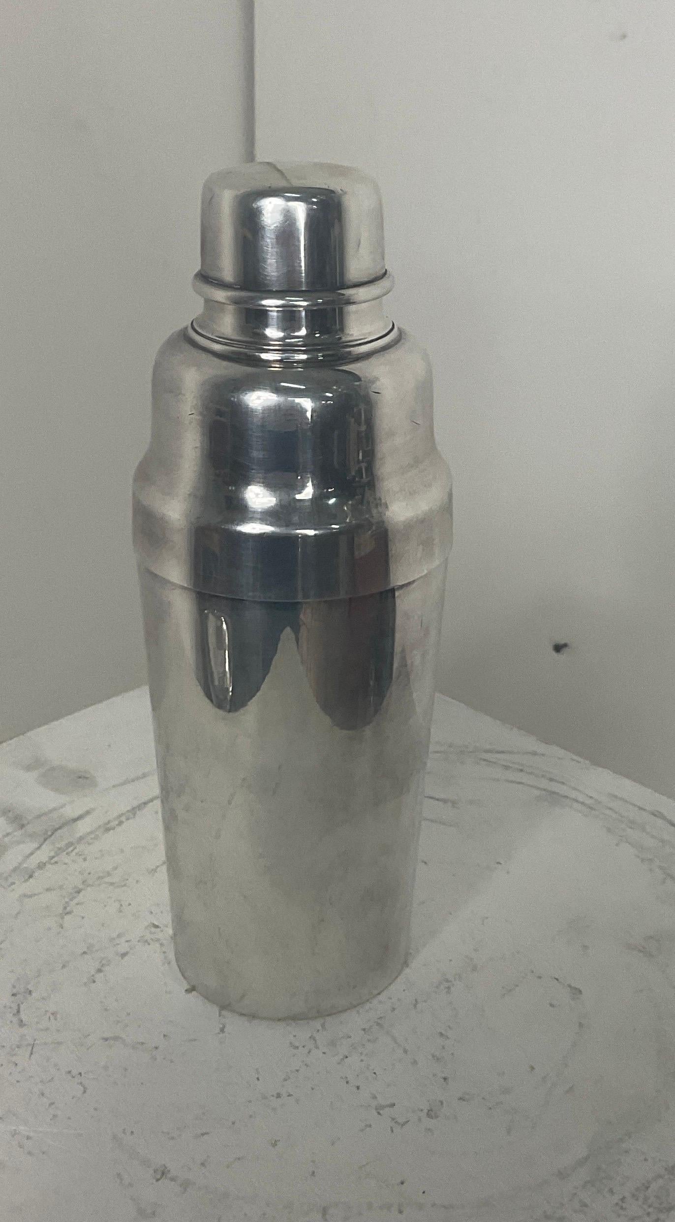 Christofle Stepped Art Deco Martini Shaker In Good Condition For Sale In Catania, IT