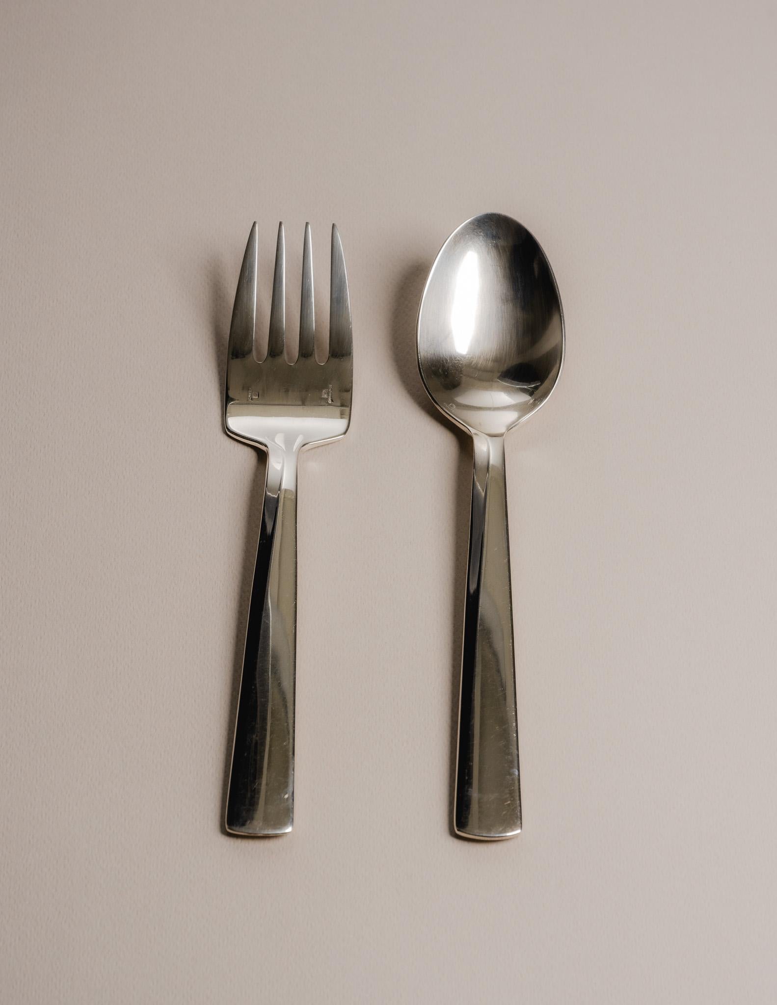 Pair of Silver-Plated Stew Serving Utensils by Christofle, 1980s.
Each piece bears the Christofle hallmark, guaranteeing authenticity. Good overall condition, with minor signs of use.

DV4766