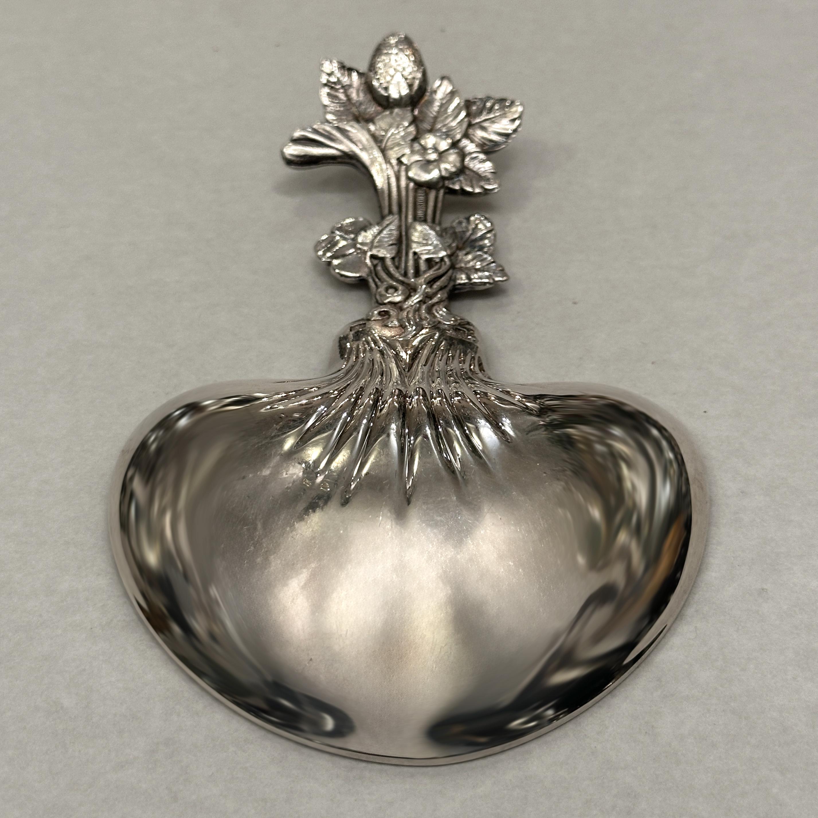 CHRISTOFLE Cuchara de fresa de metal plateado - Art Nouveau Chapado en plata en venta
