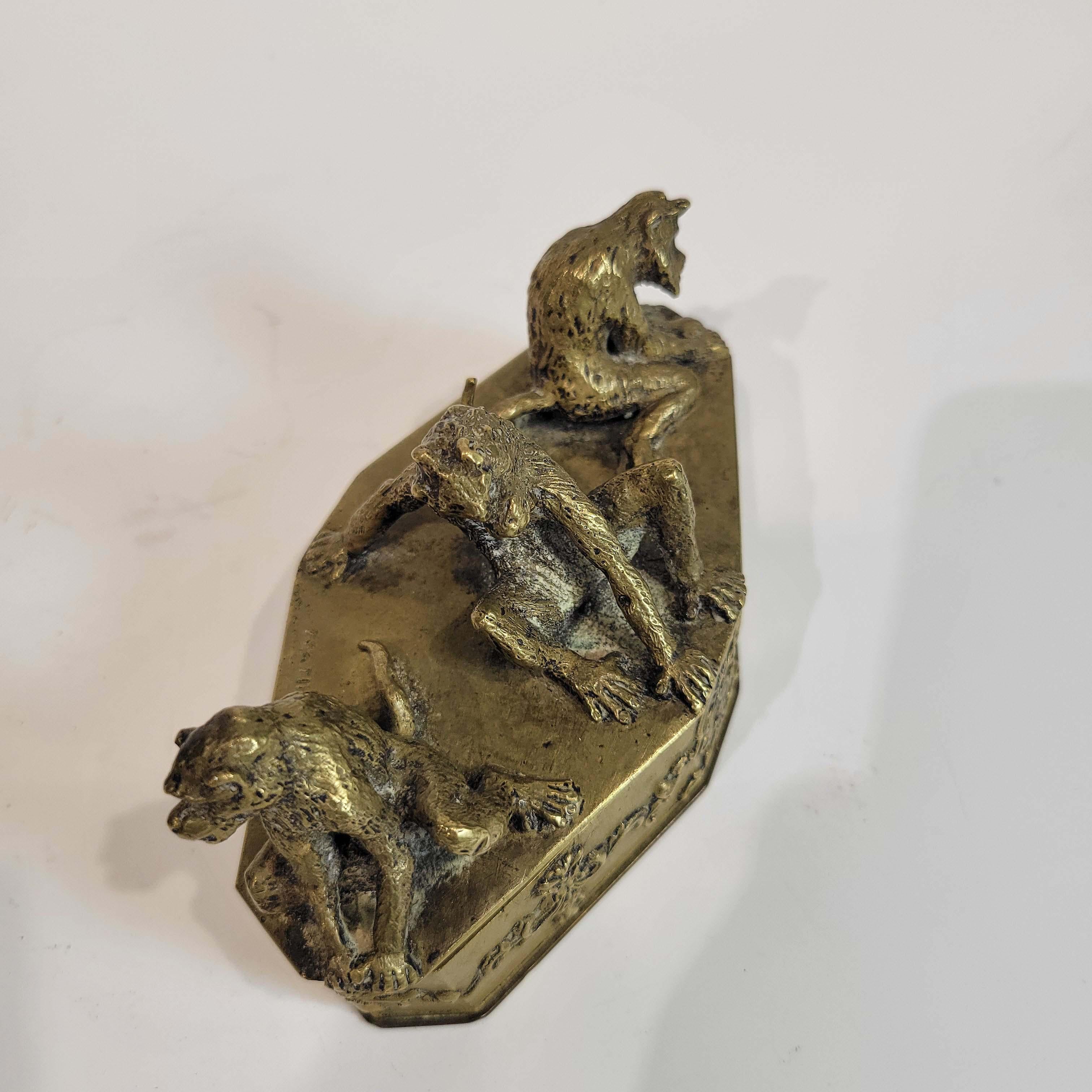 Une rare boîte en bronze avec trois singes de Christope Fratin (Français, 1801-1864) Bon état à New York, NY