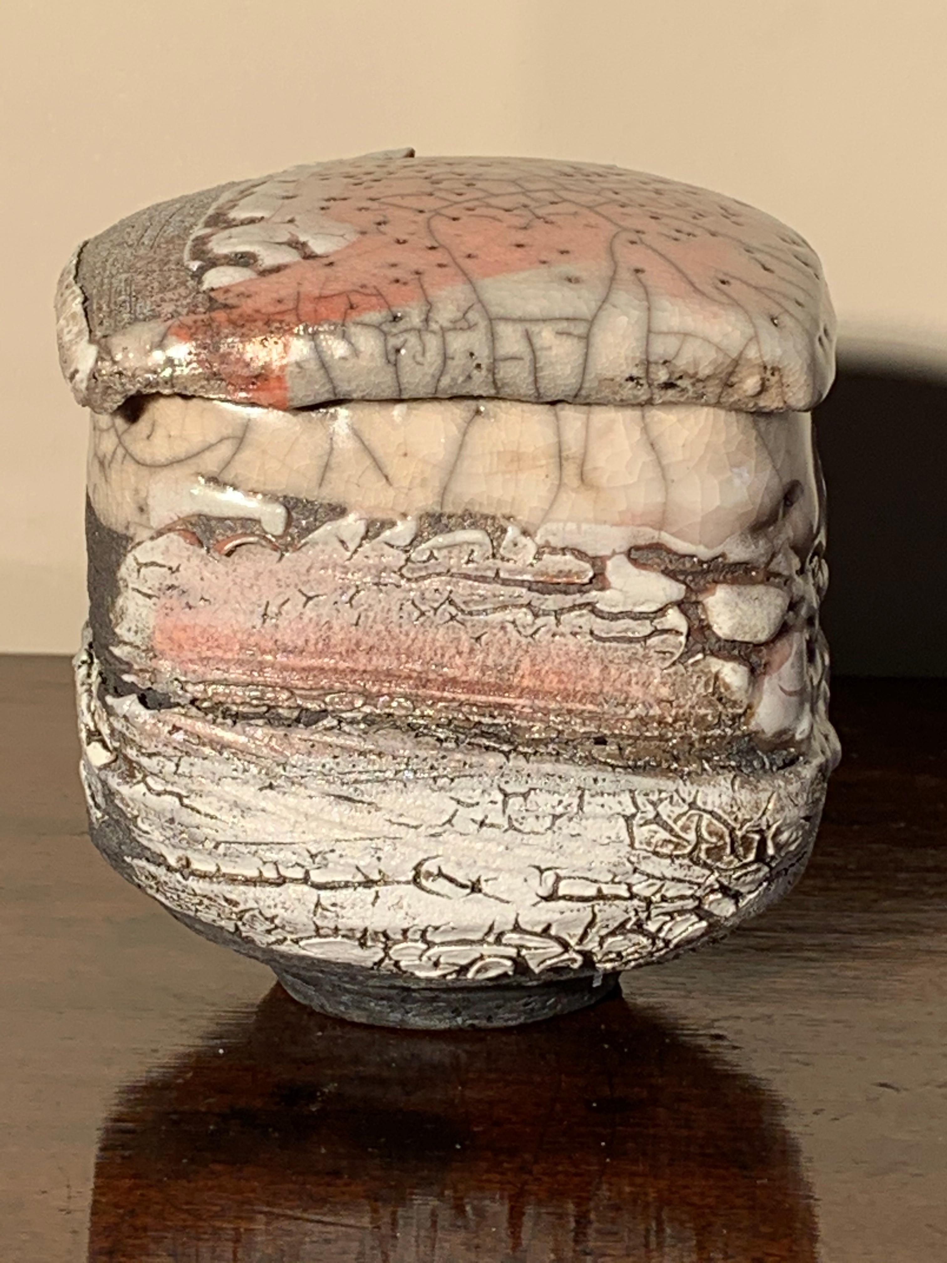 Christoph Zange Ciotola da tè cermoniale in Raku nero e coperchio Vaso di stoccaggio In condizioni ottime in vendita a BUNGAY, SUFFOLK