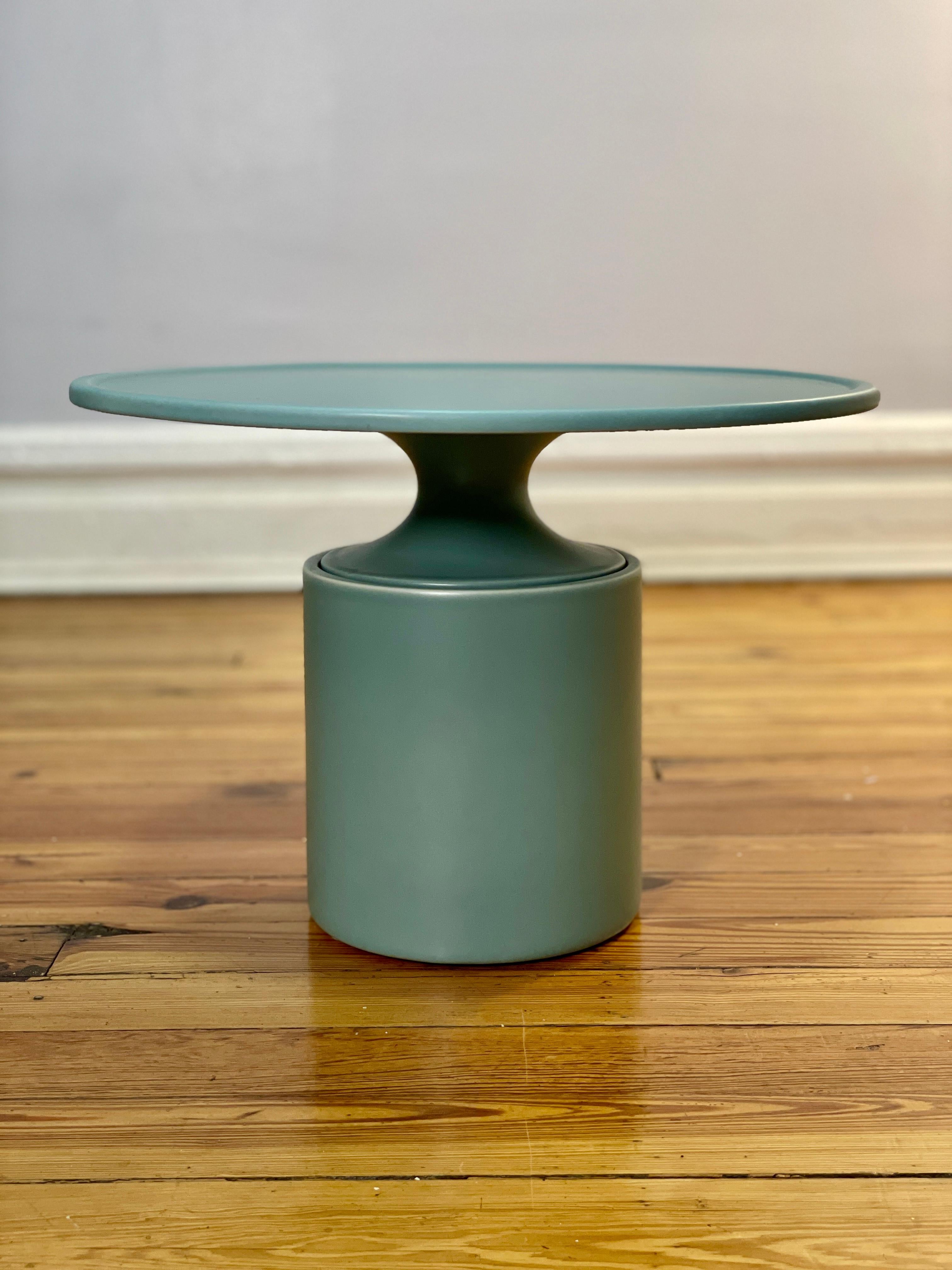 This contemporary side table is part of the Delcourt Collection. Edition by Christophe Delcourt and design by Vincent Dupont-Rougier.  Made in ceramic and beautifully glazed with a nice blue tone. This is the smaller model of the OUK side table. A