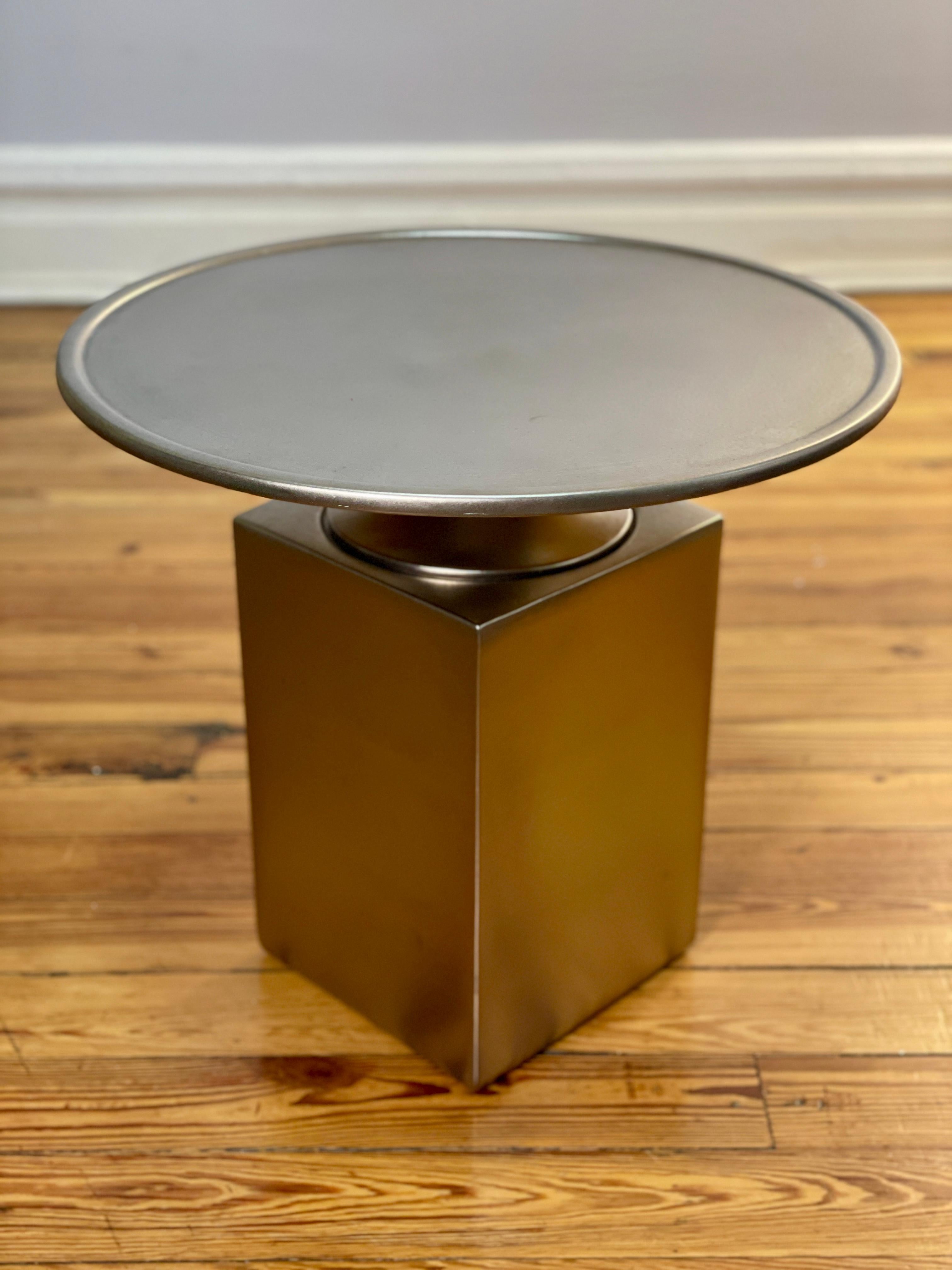 This contemporary side table is part of the Delcourt Collection. Edition by Christophe Delcourt and design by Vincent Dupont-Rougier.  this OUK side table is in ceramic and beautifully glazed with a matte silver tone. Its design resembles a pedestal