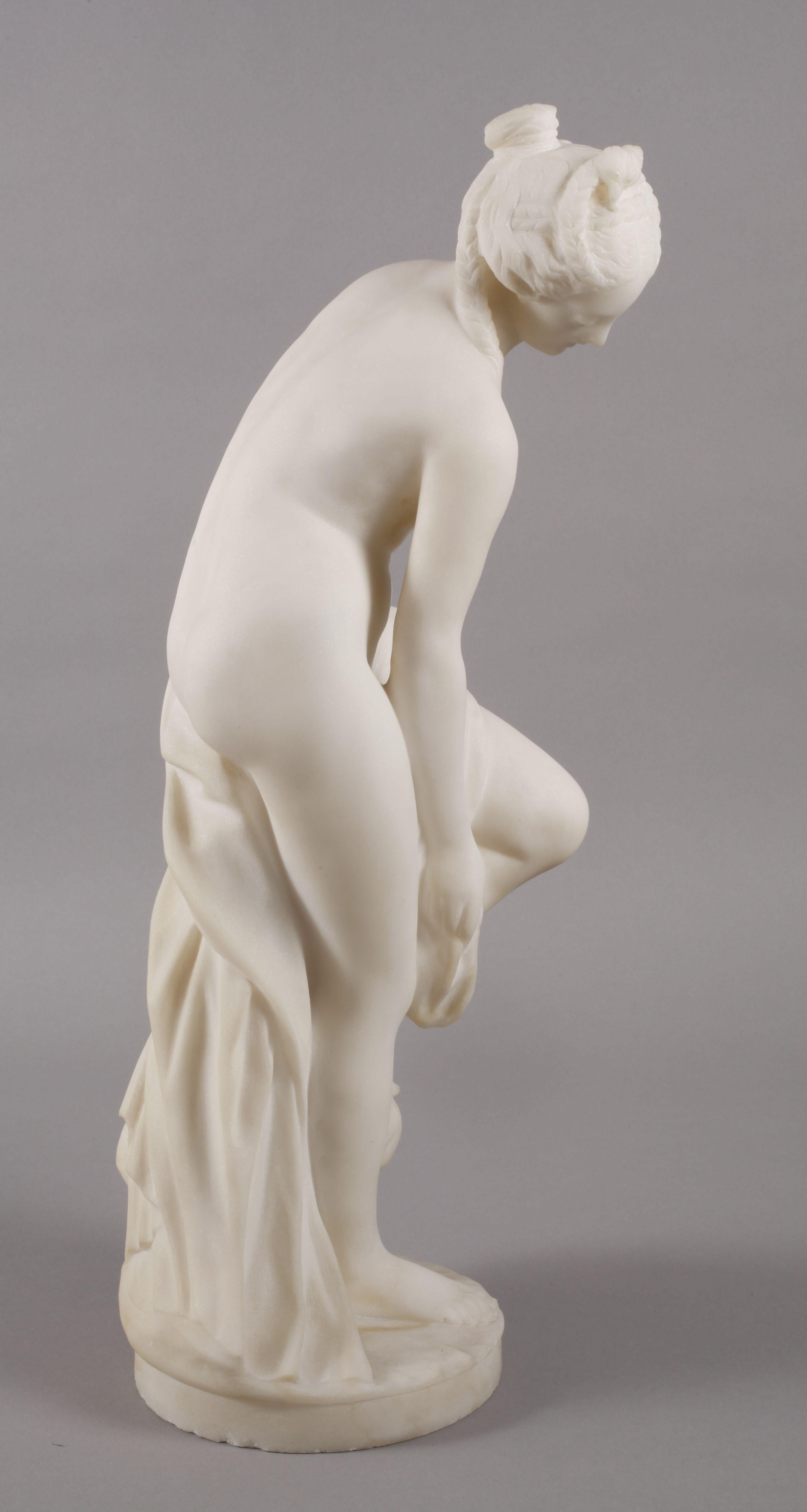 Weiße Skulptur der Venus aus weißem Marmor in Bath Grand Tour Kreis von Allegrain, 19. Jahrhundert (Sonstige Kunststile), Sculpture, von Christophe-Gabriel Allegrain
