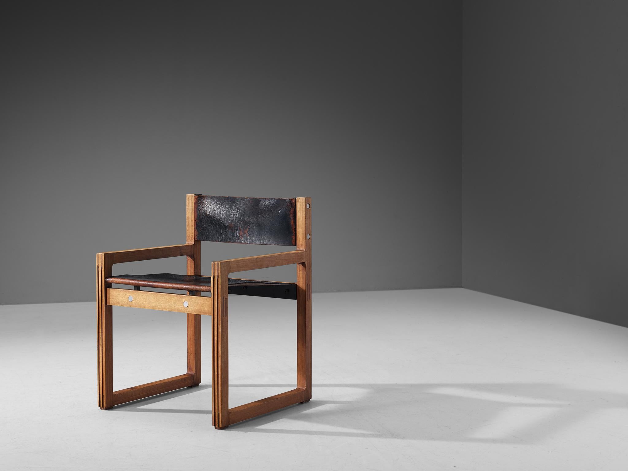 Christophe Gevers for De Coene, armchair, part of the 'Saphir' collection, teak, leather, metal, Belgium, circa 1962.

Simplistic yet elegant armchair designed by Christophe Gevers for De Coene in 1962. Straight geometrical lines are prominent in