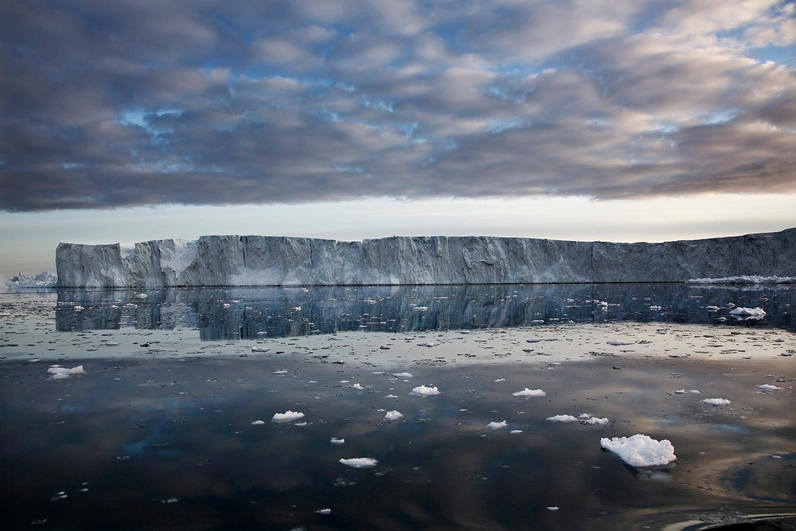 Iceberg N°2 ist eine limitierte Auflage der Fotografie des französischen zeitgenössischen Künstlers Christophe Jacrot. 

Dieses Foto wird nur als ungerahmter Abzug verkauft. Sie ist in 2 Größen erhältlich:
*60 cm × 90 cm (23,6" × 35,4"), Auflage: 10