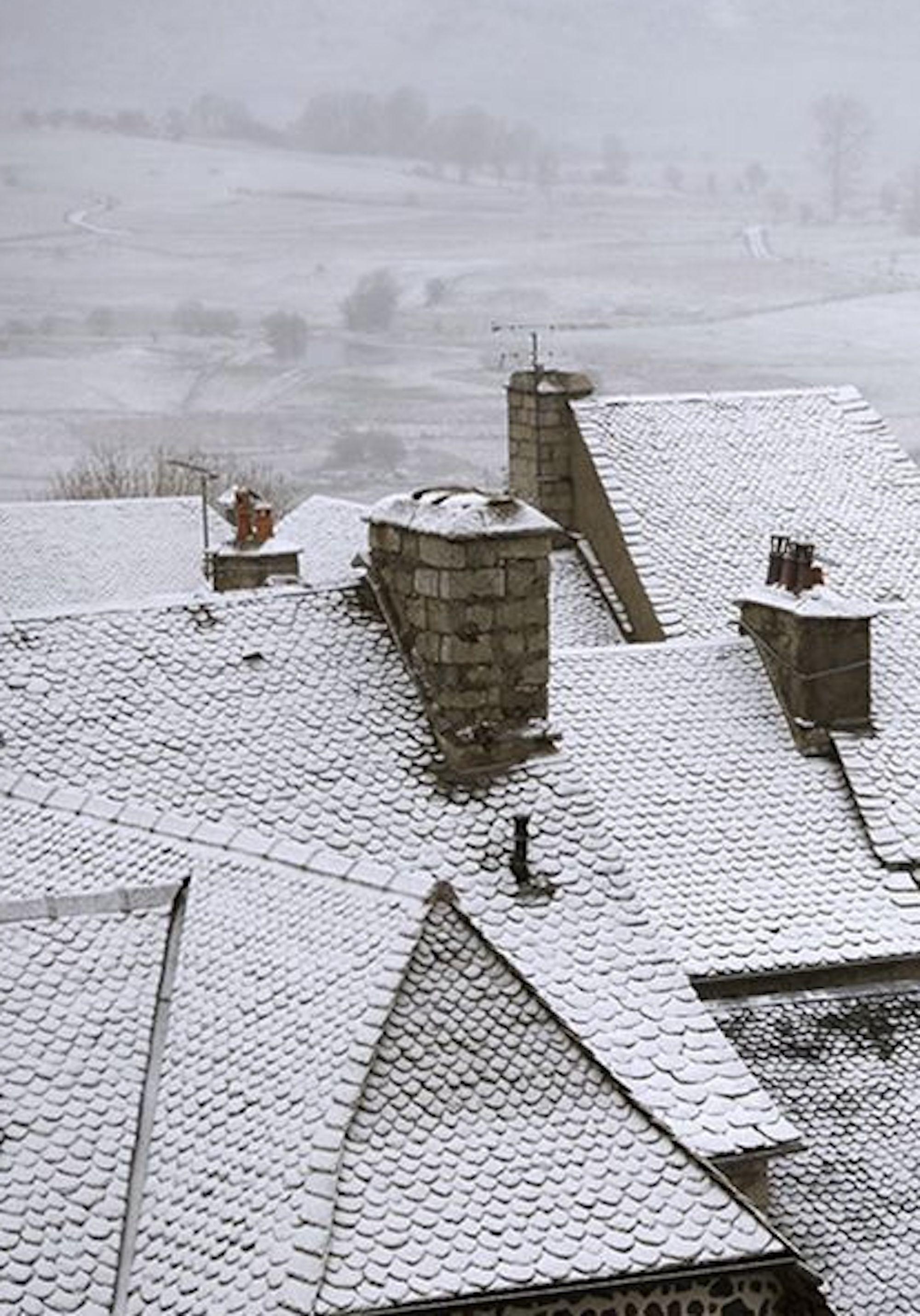 Tiled roof by Christophe Jacrot - Winter landscape photography, buildings, snowy For Sale 2