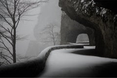 Tunnels par Christophe Jacrot, photographie de paysages d'hiver, route de montagne