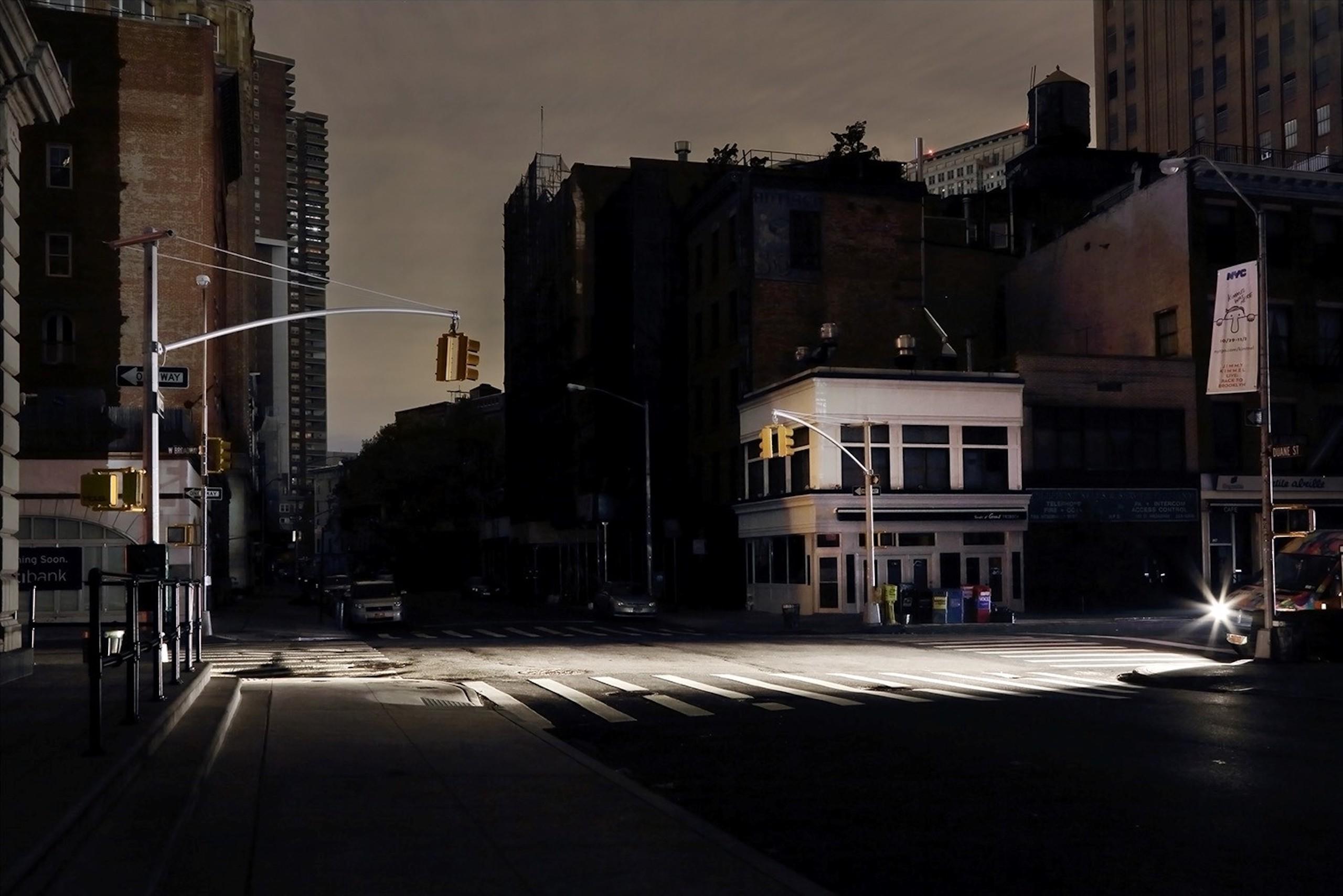 West Broadway ist eine limitierte Auflage der Fotografie des zeitgenössischen Künstlers Christophe Jacrot. Sie ist Teil der Reihe "New York in Schwarz".
 
Dieses Foto wird nur als ungerahmter Abzug verkauft. Sie ist in 2 Größen erhältlich:
*70 cm ×