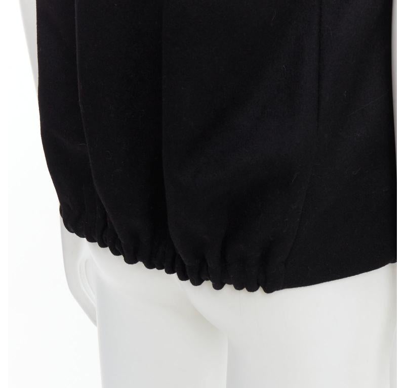 Christophe LEMAIRE gilet in vita in lana nera con impunture minime Sz2 M.
Riferimento: PRWU/A00053
Marchio: Lemaire
Materiale: Lana vergine
Colore: nero
Modello: Tinta unita
Chiusura: bottone
Fodera: Tessuto nero
Dettagli extra: Portabottoni a