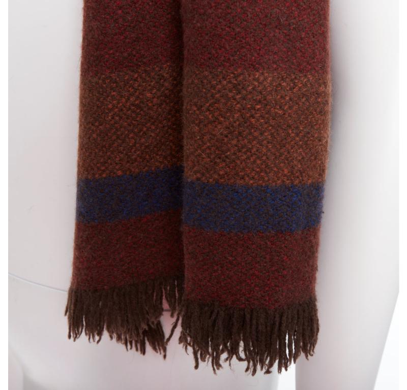 Christopher LEMAIRE sciarpa a righe artigianale in Tibet, 100% lana di yak, colore marrone
Riferimento: PRWU/A00048
Marchio: Lemaire
Materiale: Lana
Colore: Marrone, Blu
Modello: A righe
Dettagli extra: Realizzata a mano in Tibet con 100% lana di
