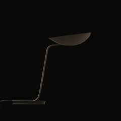 Lampada da tavolo Christophe Pillet 'Plume' in bronzo anodico di Oluce