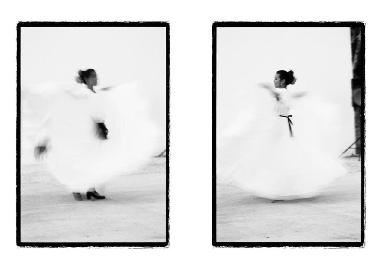 Figurative Photograph di Christophe von Hohenberg - Danzatrici (dittico)