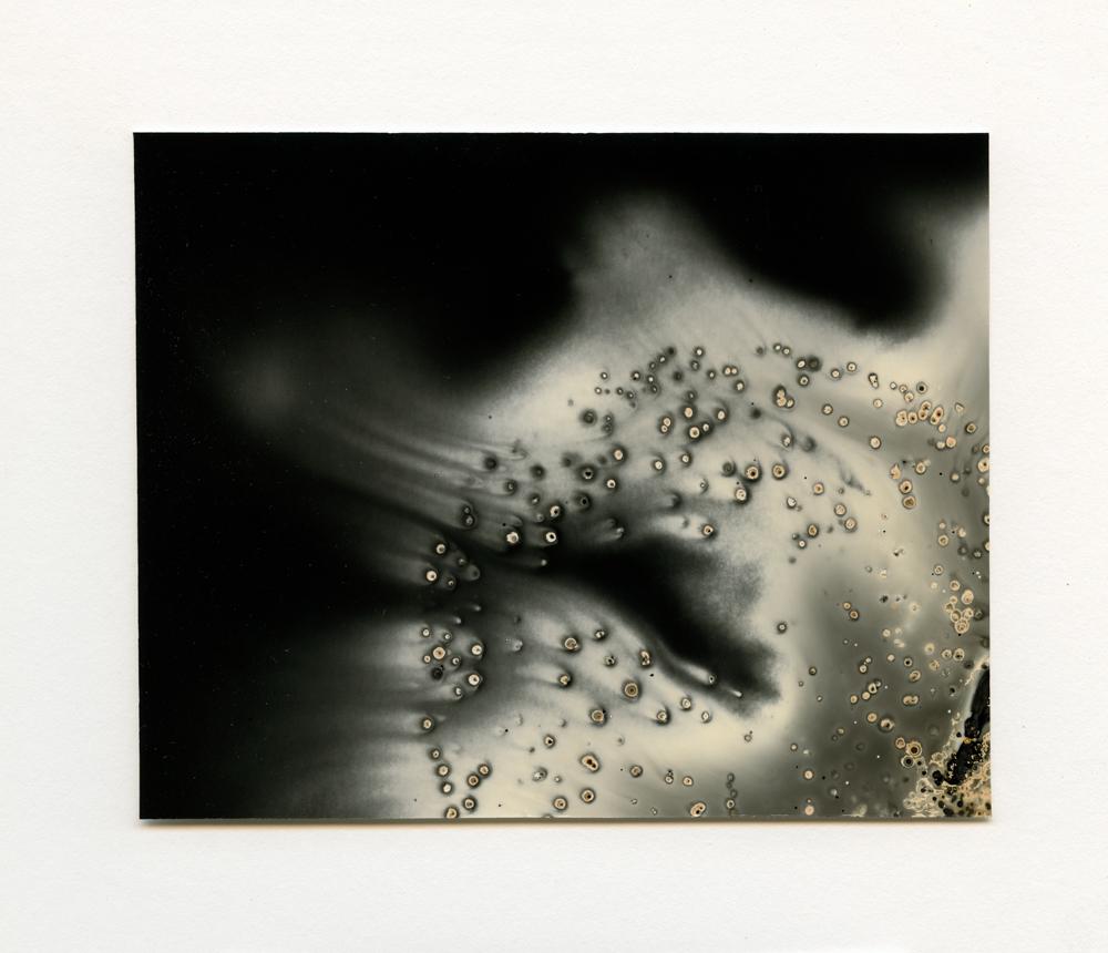 Christopher Colville Abstract Photograph – Stilbon (Drei)