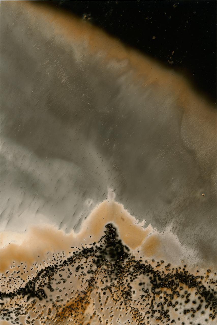 Abstract Photograph de Christopher Colville - Sin título (W.O.F 09-07-13)