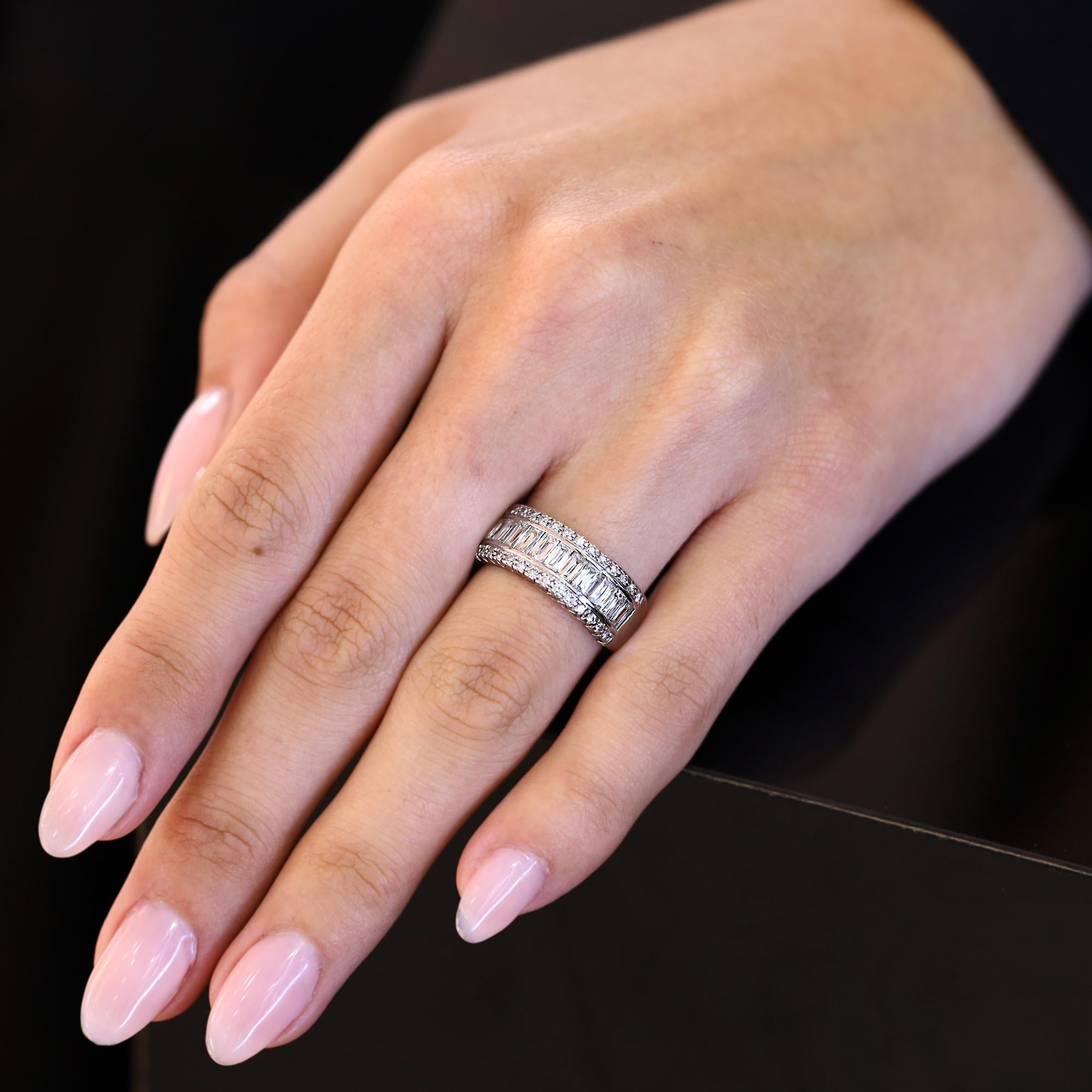 Contemporain Jonc d'anniversaire à diamant crisscut de Christopher Designs en vente