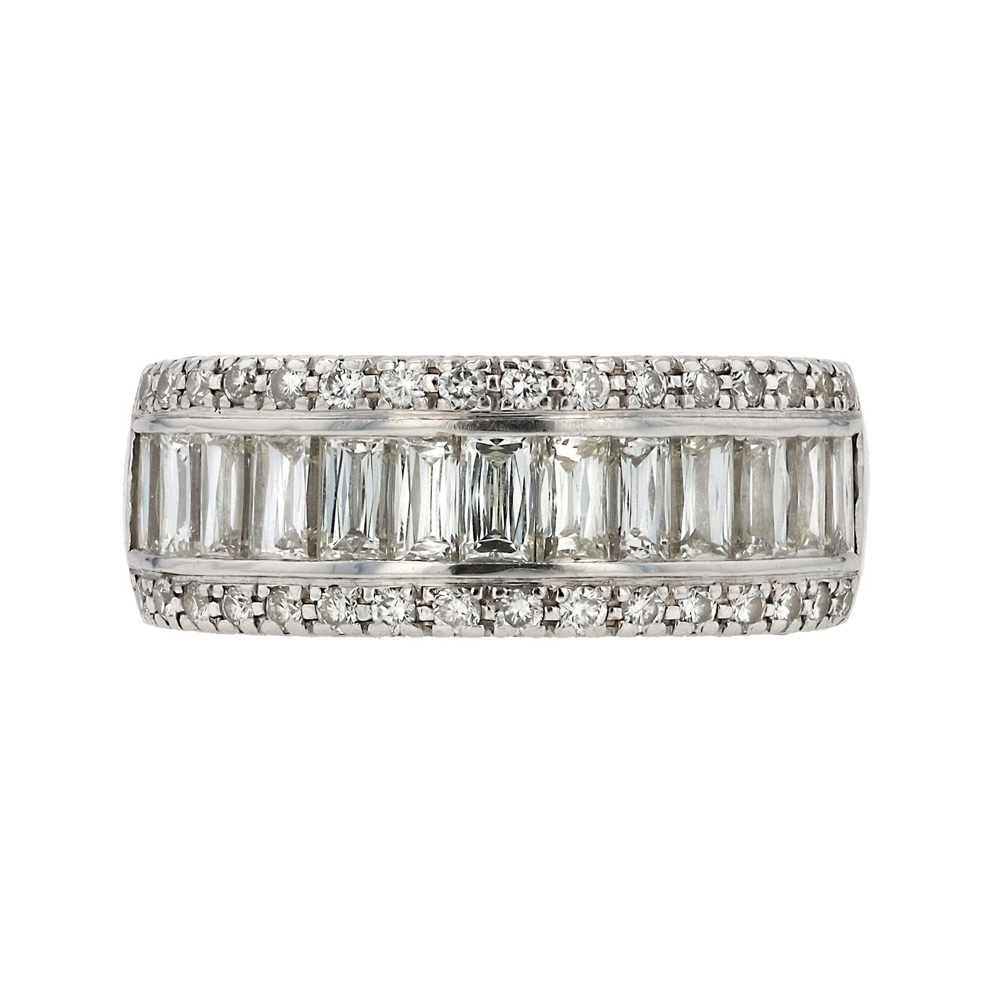 Taille transversale Jonc d'anniversaire à diamant crisscut de Christopher Designs en vente