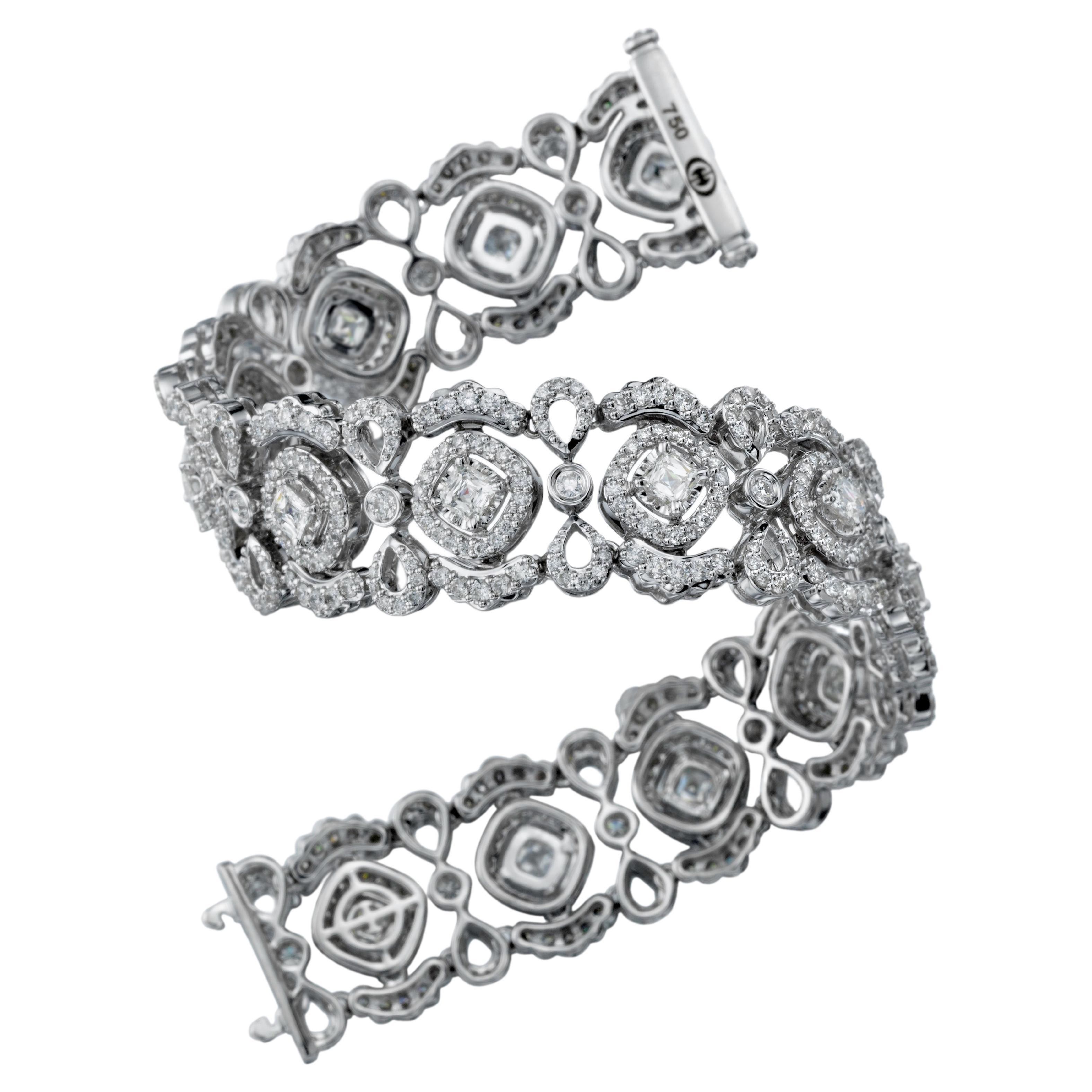 Women's Christopher Designs Crisscut Diamond Lace Beyaz Bracelet 18K White Gold For Sale