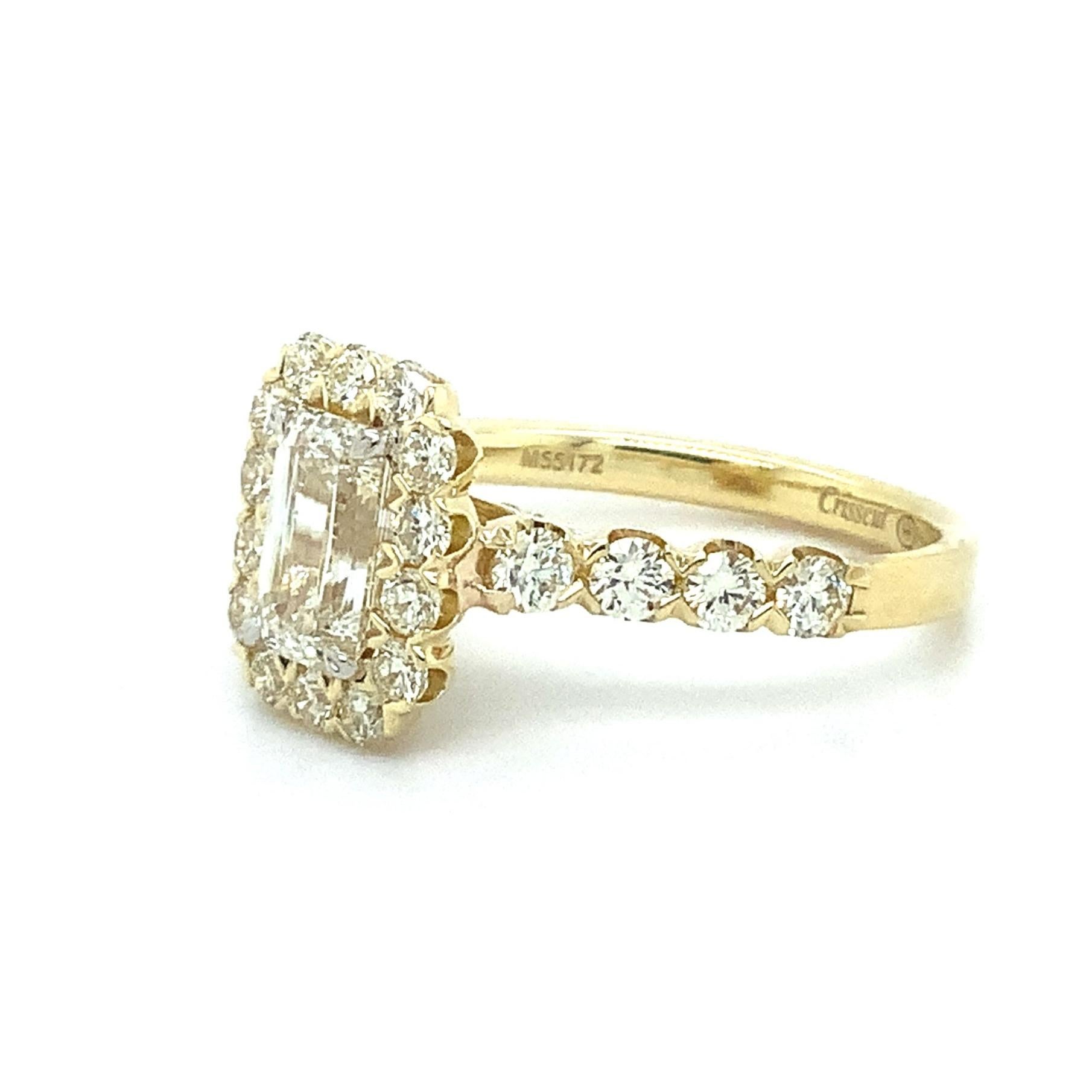 Christopher Designs Verlobungsring, Crisscut Smaragdschliff Halo Diamant, 18K YG (Moderne)