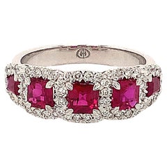 Christopher Designs Bague en rubis de Birmanie rouge vif avec halo de diamants 18 carats WG