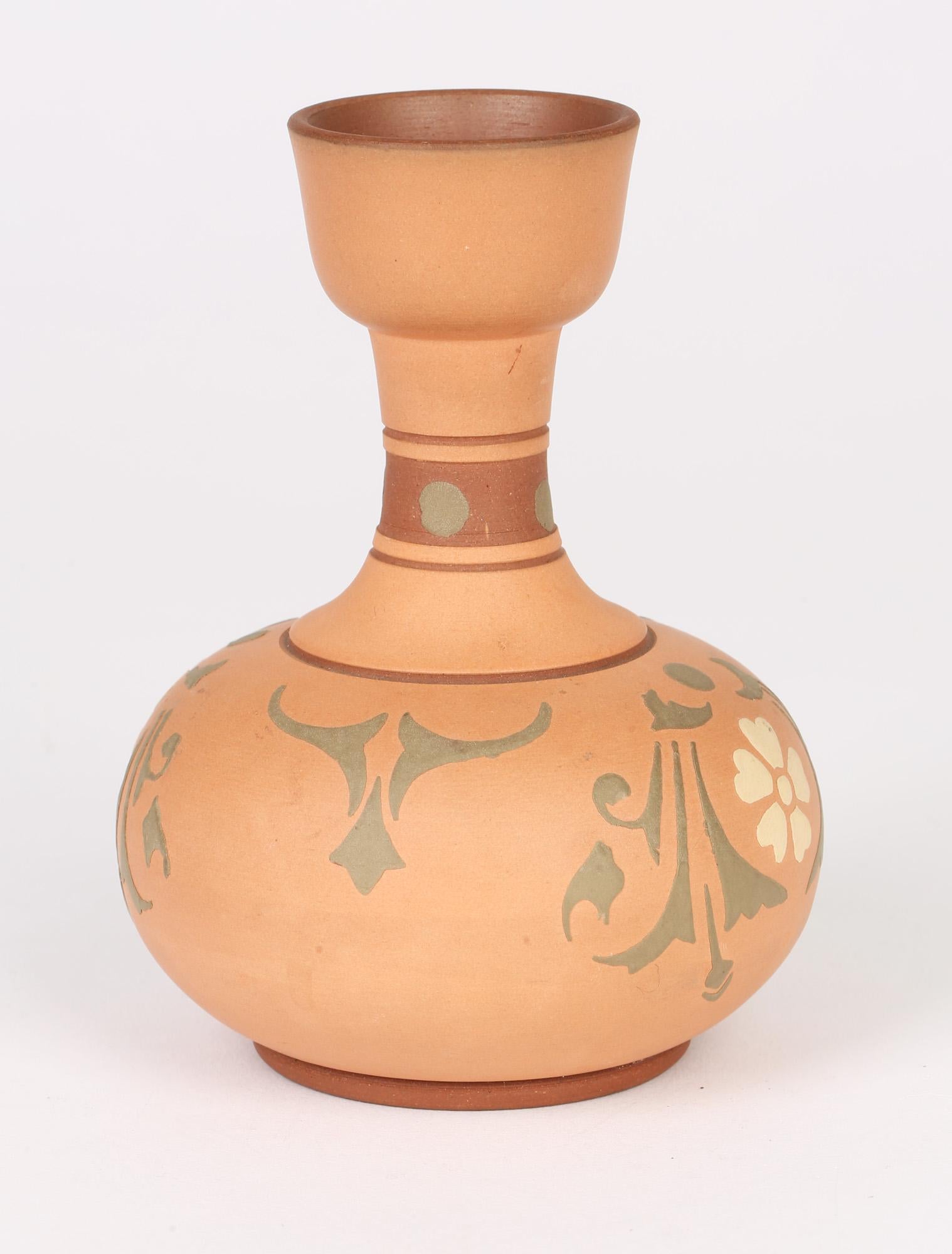 Christopher Dresser zugeschriebene Terrakotta-Vase, Ästhetizismus (Englisch) im Angebot