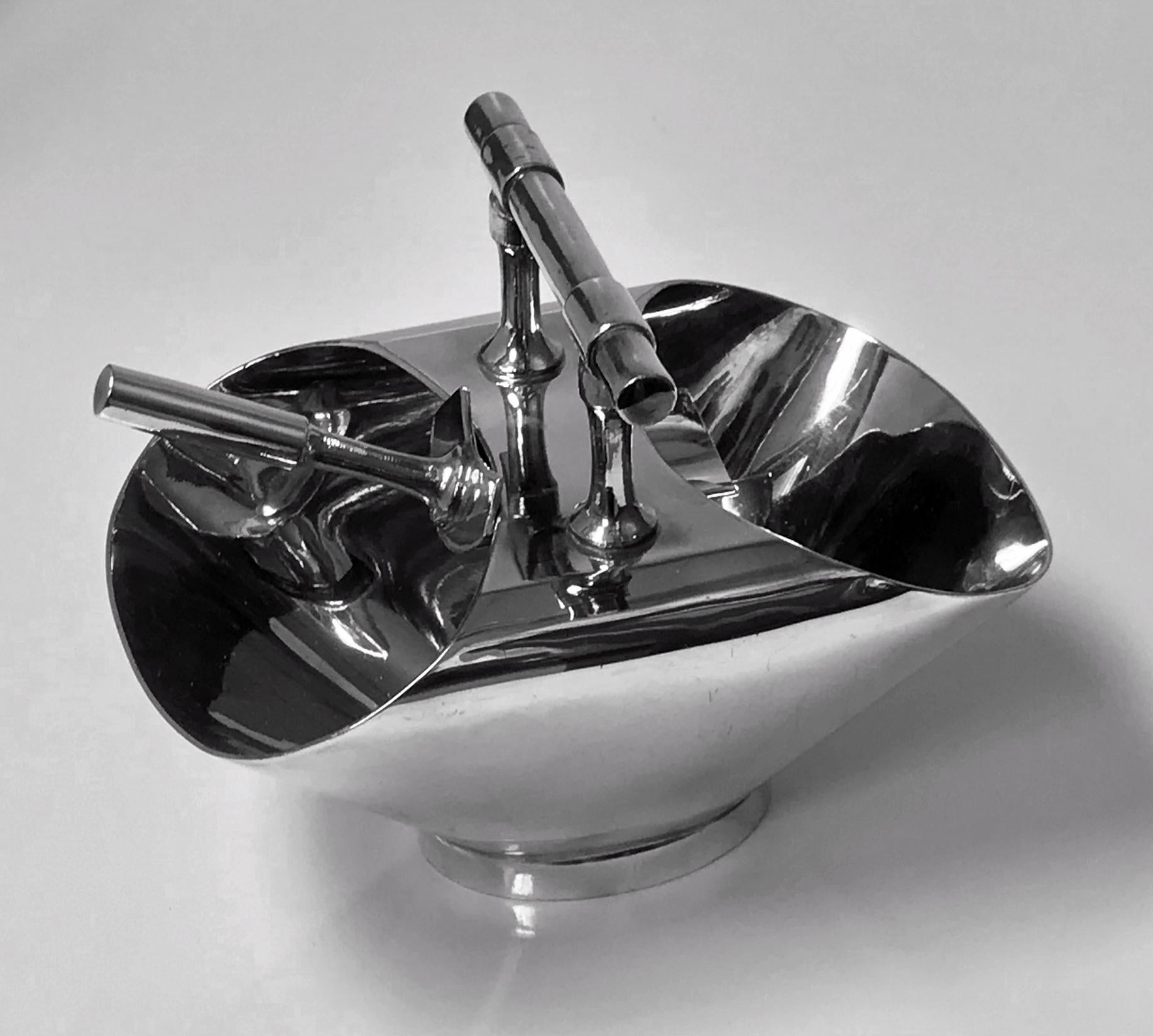 Christopher Dresser Designed Silver Plate Scuttle, circa 1890, Walker & Hall In Good Condition In Toronto, Ontario