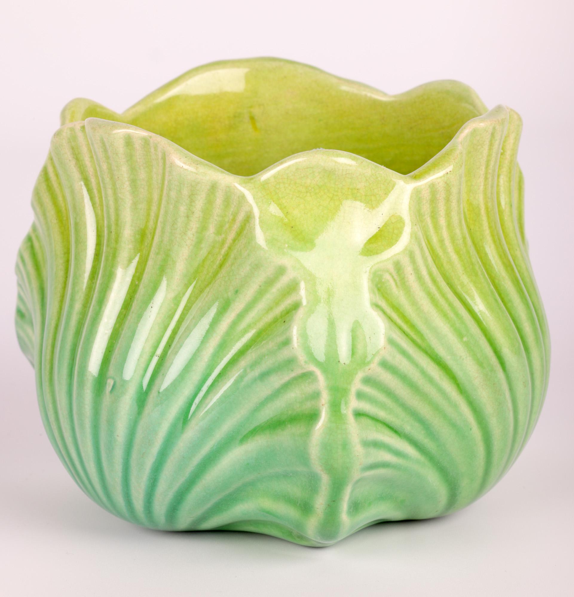Fin du XIXe siècle Vase vert Christopher Dresser for Ault Arts & Crafts en vente